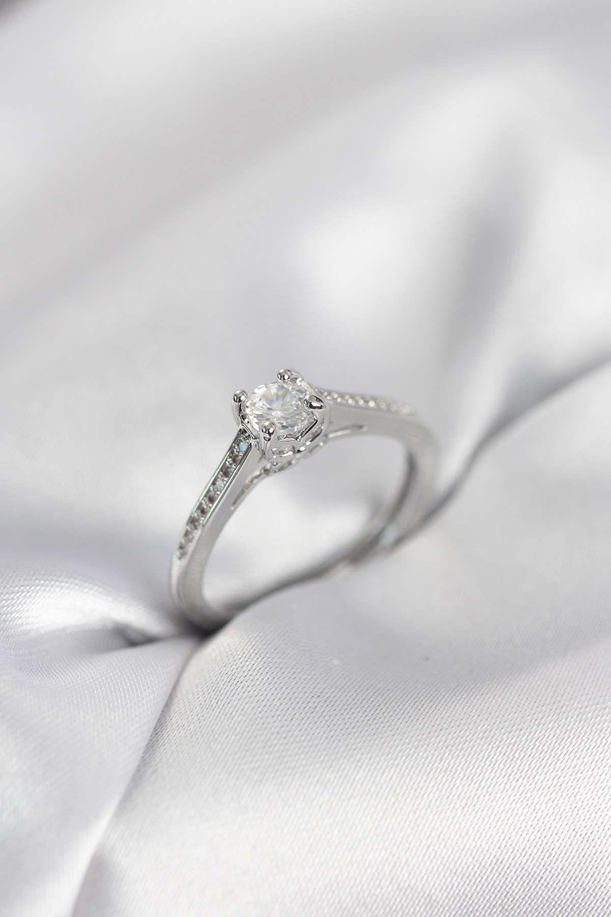 Tek Taş Gümüş Renk Zirkon Taşlı Model Kadın Yüzük - Lisinya