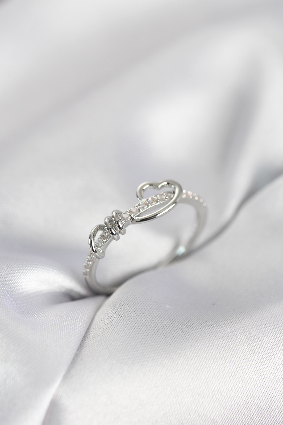 Sarmal Kalp Model Zirkon Taşlı Gümüş Renk Kadın Yüzük - Lisinya