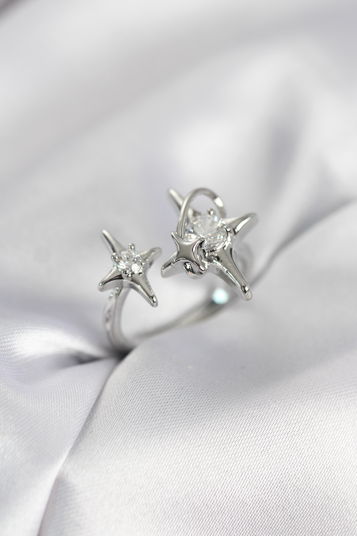 Gümüş Renk Kutup Yıldızı Model Zirkon Taşlı Kadın Yüzük - Lisinya