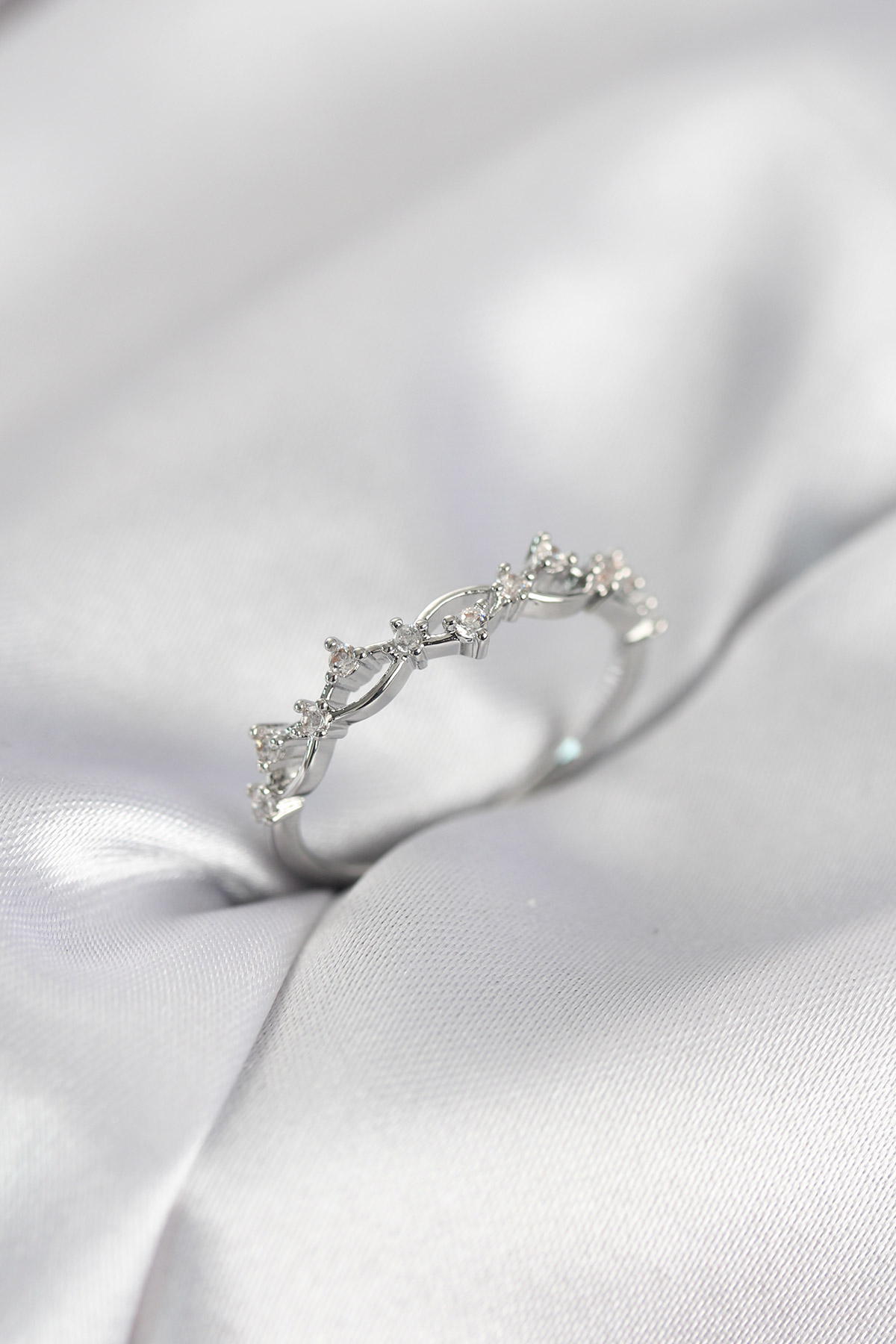 Zirkon Taşlı Pirinç Gümüş Renk Kadın Yüzük - Lisinya