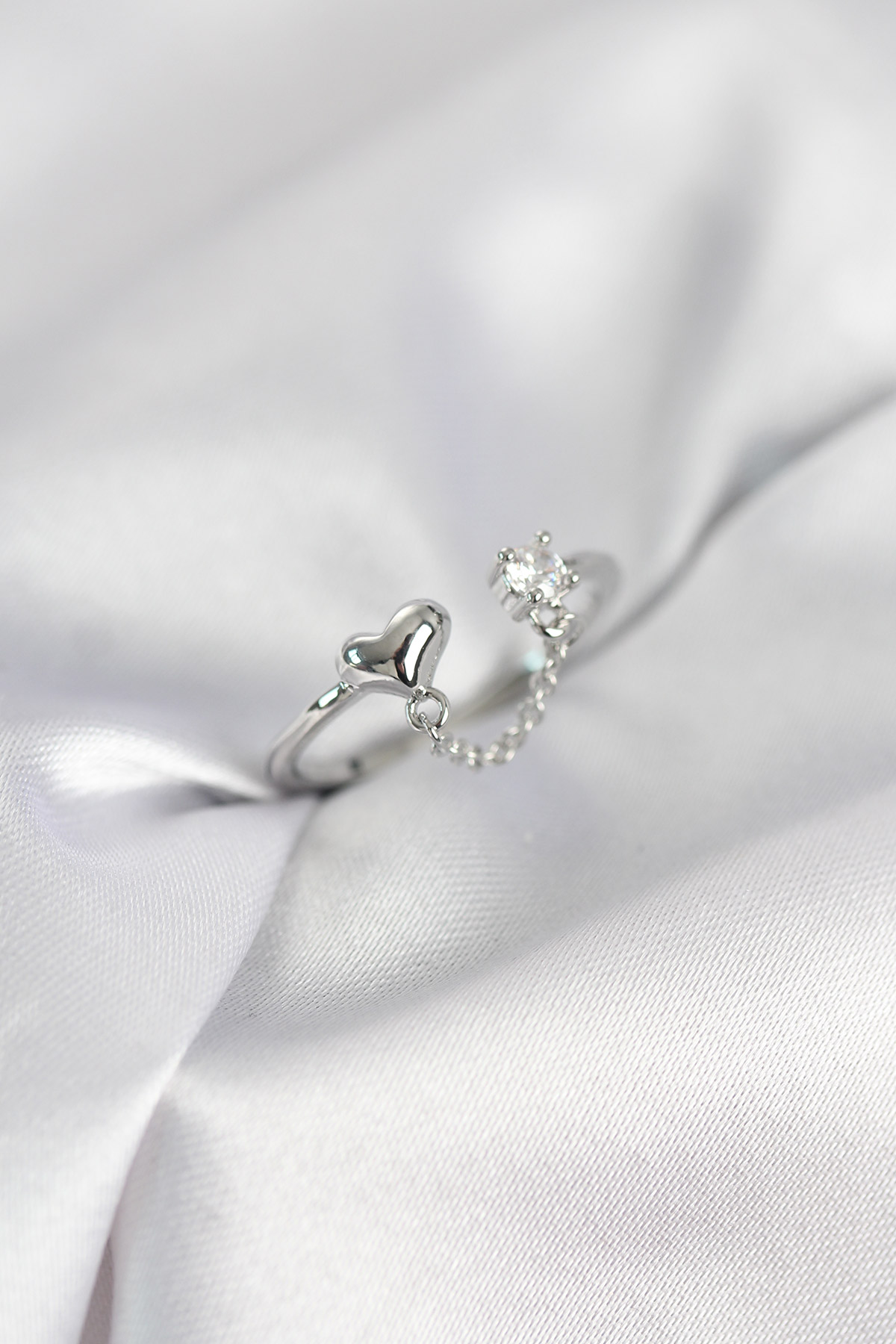 Zincir Sallantılı Kalp Model Gümüş Renk Kadın Yüzük - Lisinya Zincir Sallantılı Kalp Model Gümüş Renk Kadın Yüzük - Lisinya