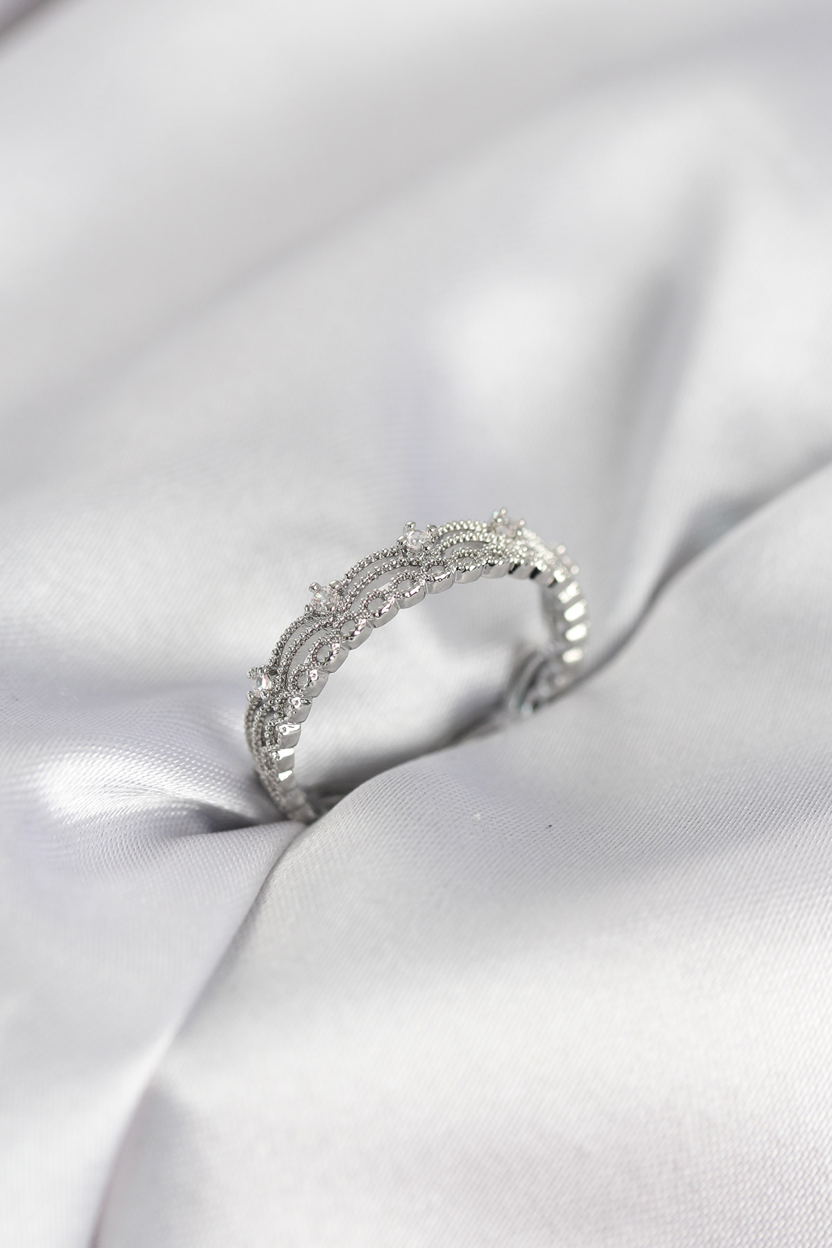 Gümüş Renk Motif Desenli Zirkon Taşlı Kadın Yüzük - Lisinya