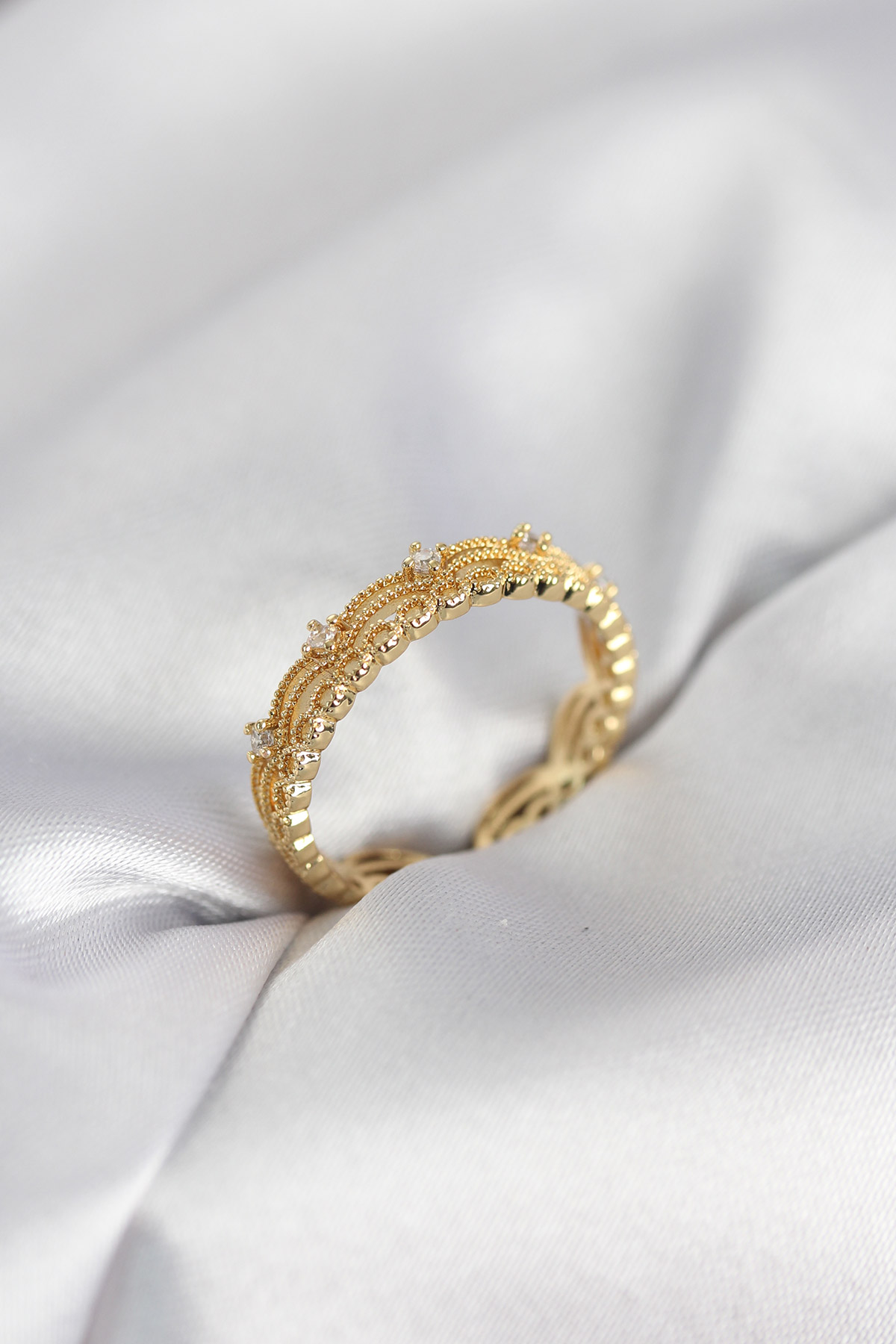 Gold Renk Motif Desenli Zirkon Taşlı Kadın Yüzük - Lisinya Gold Renk Motif Desenli Zirkon Taşlı Kadın Yüzük - Lisinya