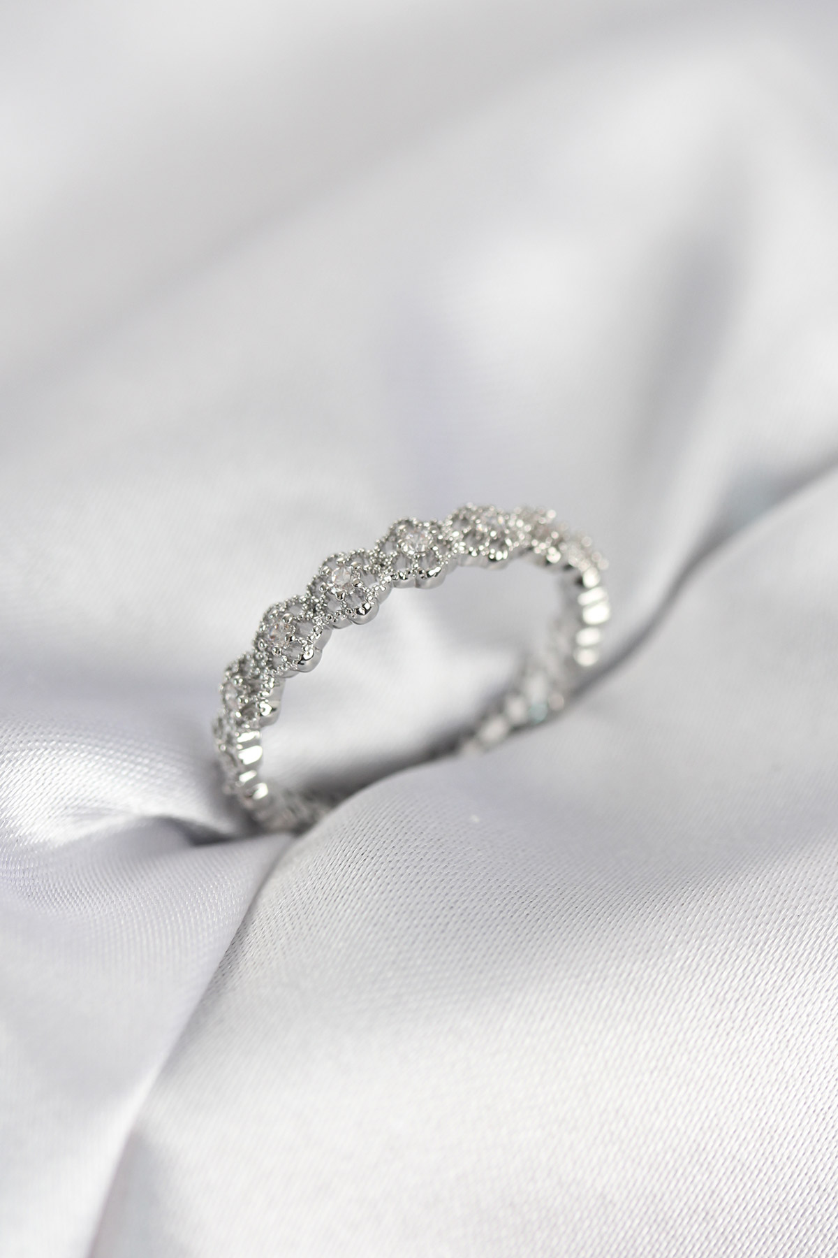 Sıralı Çiçek Model Gümüş Renk Zirkon Taşlı Kadın Yüzük - Lisinya