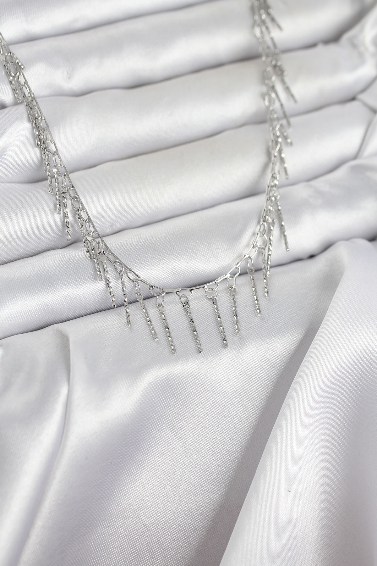 Pirinç Gümüş Renk Saçaklı Model Kadın Kolye - Lisinya