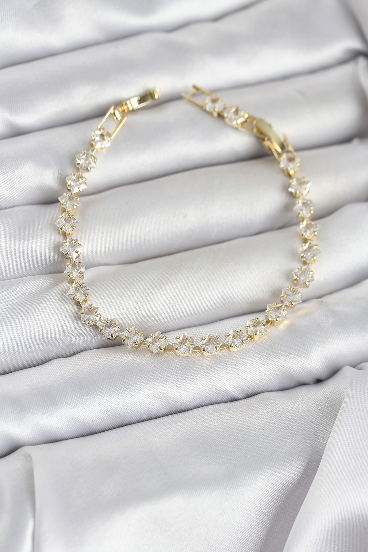 Kare Zirkon Taşlı Gold Renk Pirinç Su Yolu Kadın Bileklik - Lisinya Kare Zirkon Taşlı Gold Renk Pirinç Su Yolu Kadın Bileklik - Lisinya