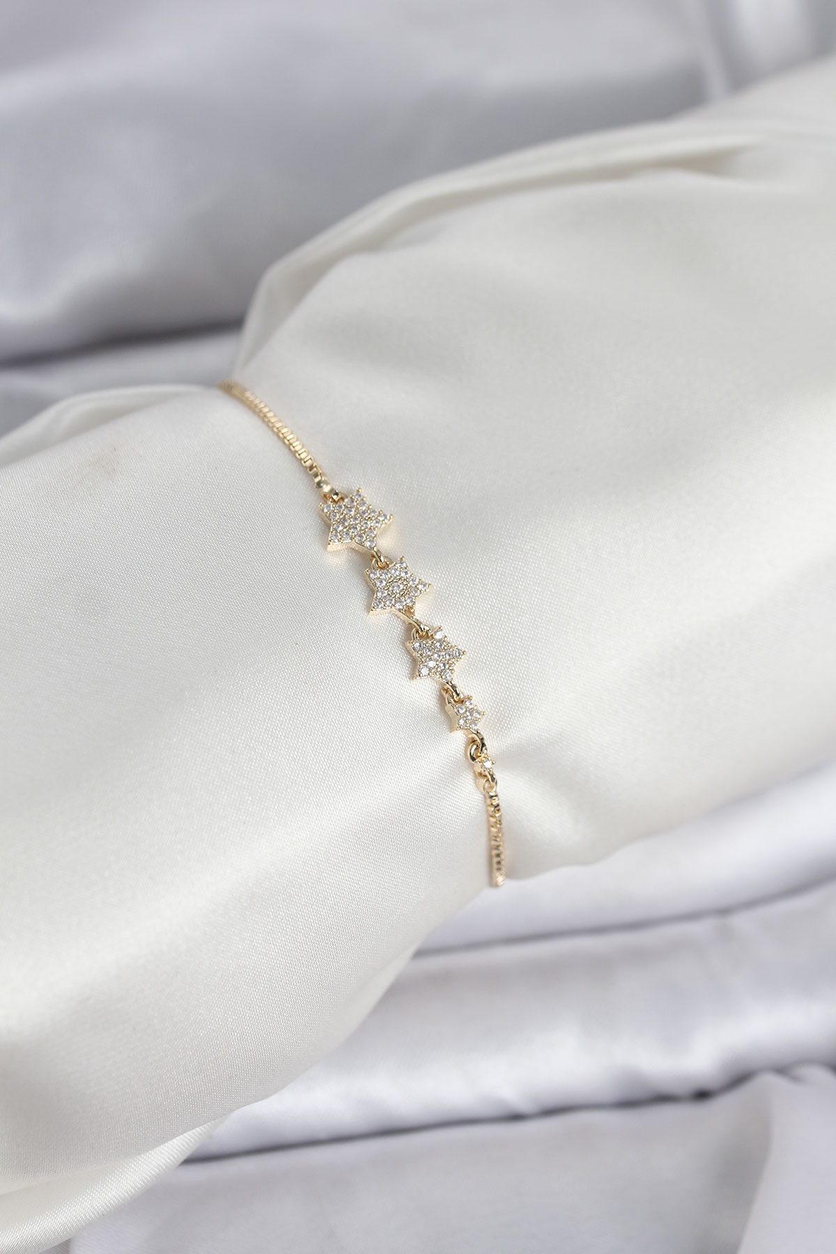 Gold Renk Zirkon Taşlı Yıldız Model Asansörlü Kadın Bileklik - Lisinya Gold Renk Zirkon Taşlı Yıldız Model Asansörlü Kadın Bileklik - Lisinya