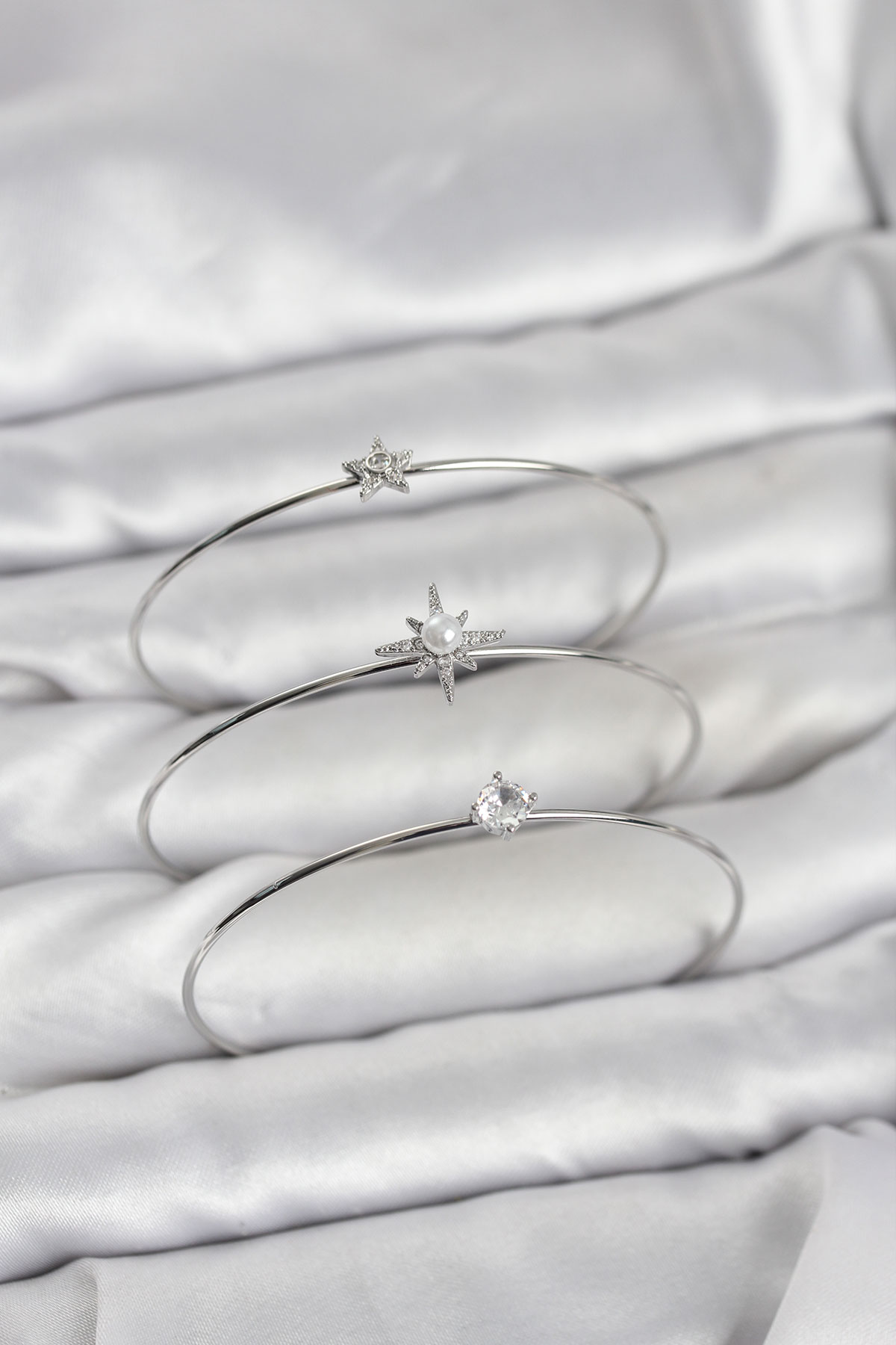 Gümüş Renk Kutup Yıldızı Model Zirkon Taşlı 3'lü Kadın Bileklik Kombini - Lisinya Gümüş Renk Kutup Yıldızı Model Zirkon Taşlı 3'lü Kadın Bileklik Kombini - Lisinya