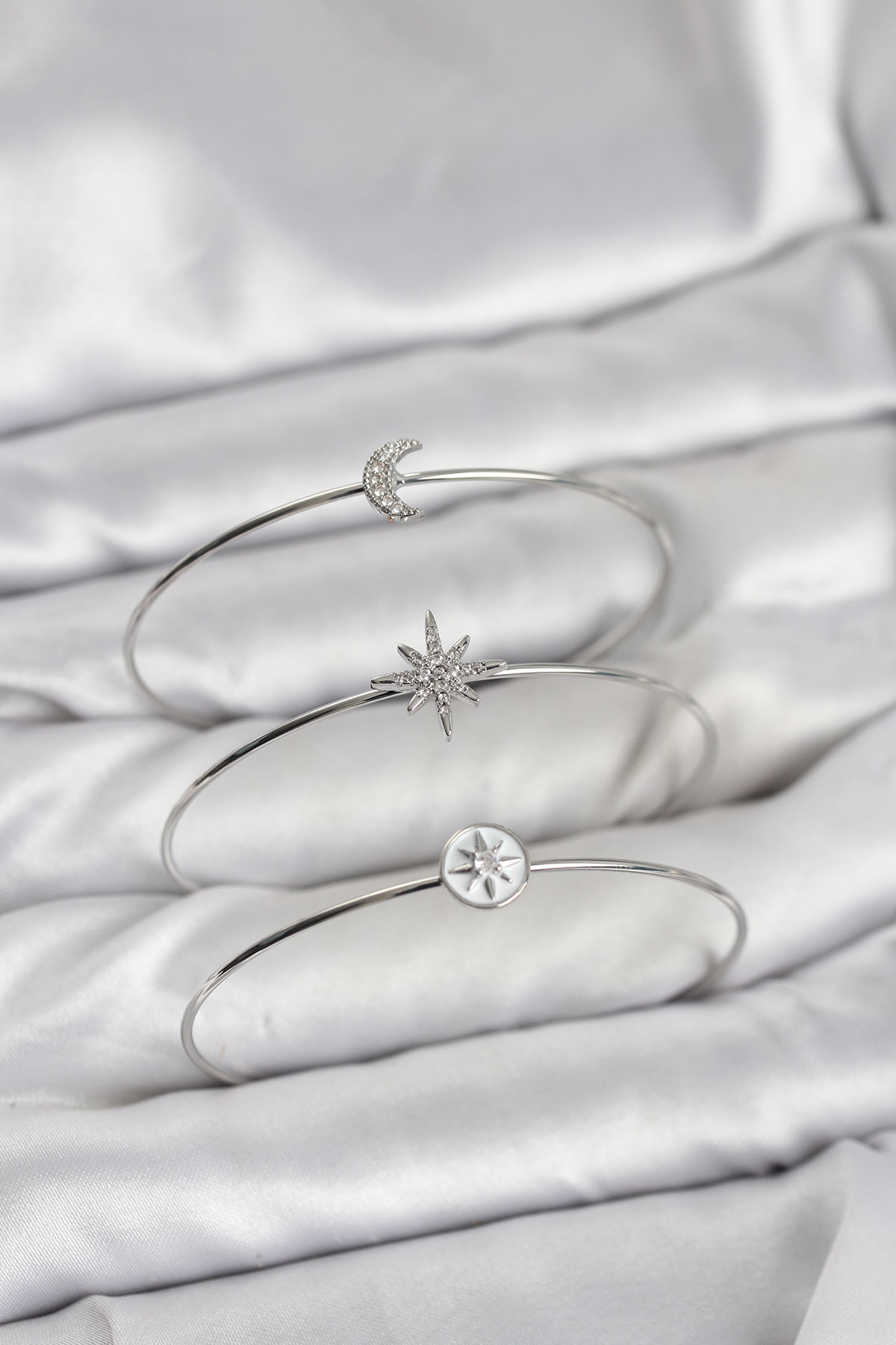 Gümüş Renk Zirkon Taşlı Kutup Yıldızı Model 3'lü Kadın Bileklik Kombini - Lisinya Gümüş Renk Zirkon Taşlı Kutup Yıldızı Model 3'lü Kadın Bileklik Kombini - Lisinya