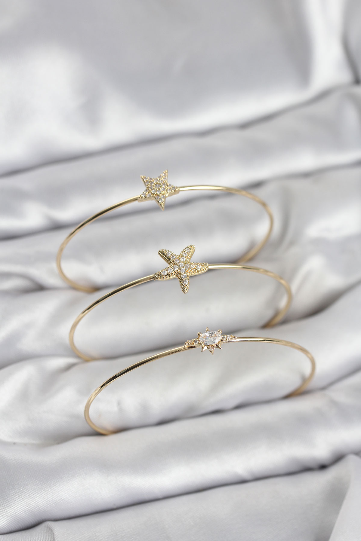 Gold Renk Zirkon Taşlı Deniz Yıldızı Model 3'lü Kadın Bileklik Kombini - Lisinya Gold Renk Zirkon Taşlı Deniz Yıldızı Model 3'lü Kadın Bileklik Kombini - Lisinya