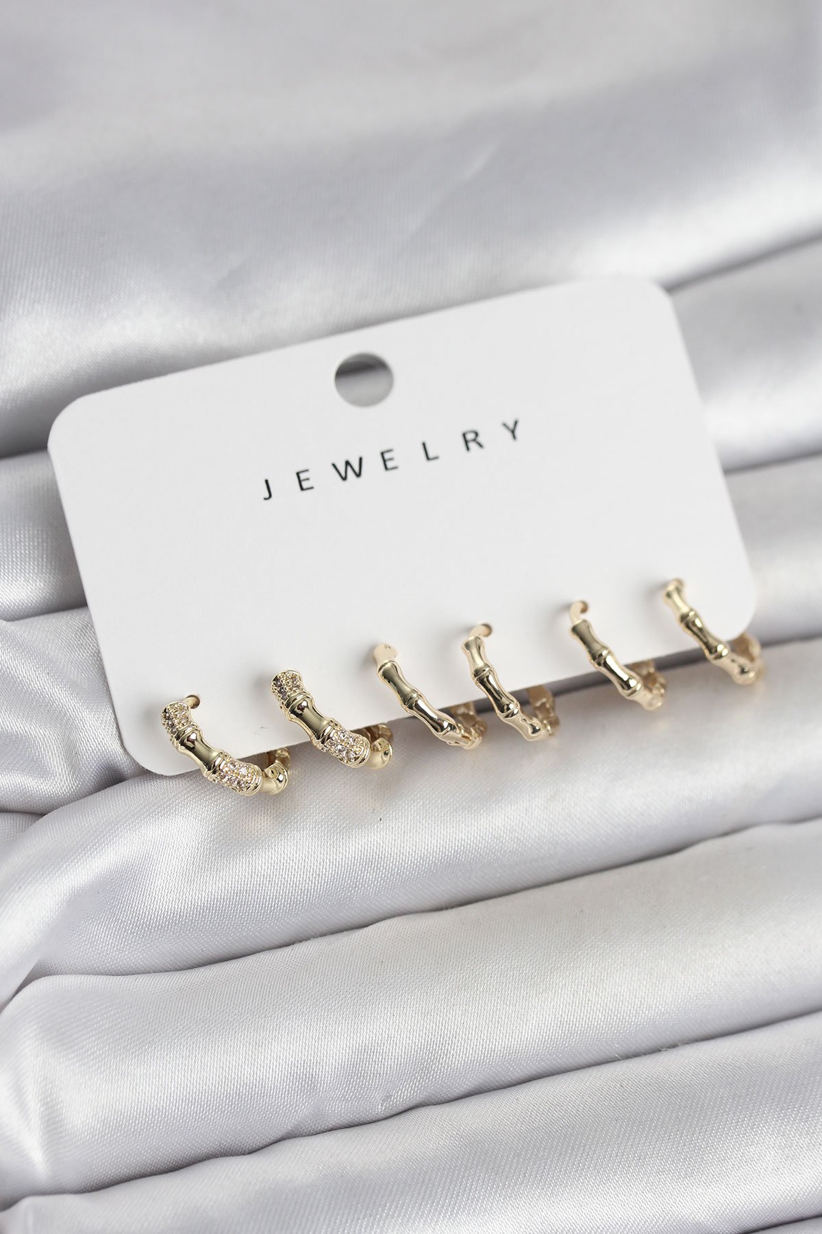 Gold Renk Pirinç Kemik Model 3 Çift Kadın Küpe Seti - Lisinya Gold Renk Pirinç Kemik Model 3 Çift Kadın Küpe Seti - Lisinya