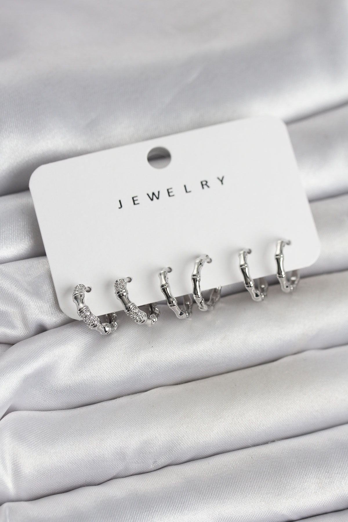 Gümüş Renk Pirinç Kemik Model 3 Çift Kadın Küpe Seti - Lisinya Gümüş Renk Pirinç Kemik Model 3 Çift Kadın Küpe Seti - Lisinya