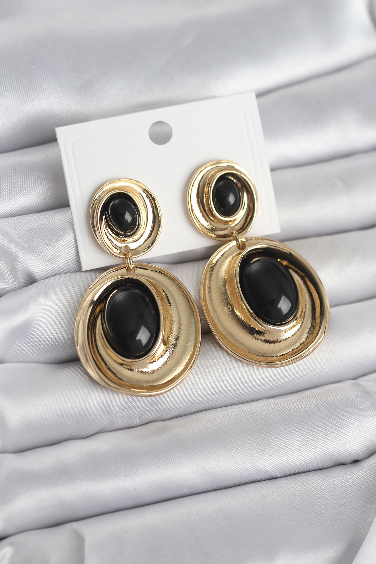 Siyah Sallantılı Damla Model Gold Renk Vintage Kadın Küpe - Lisinya