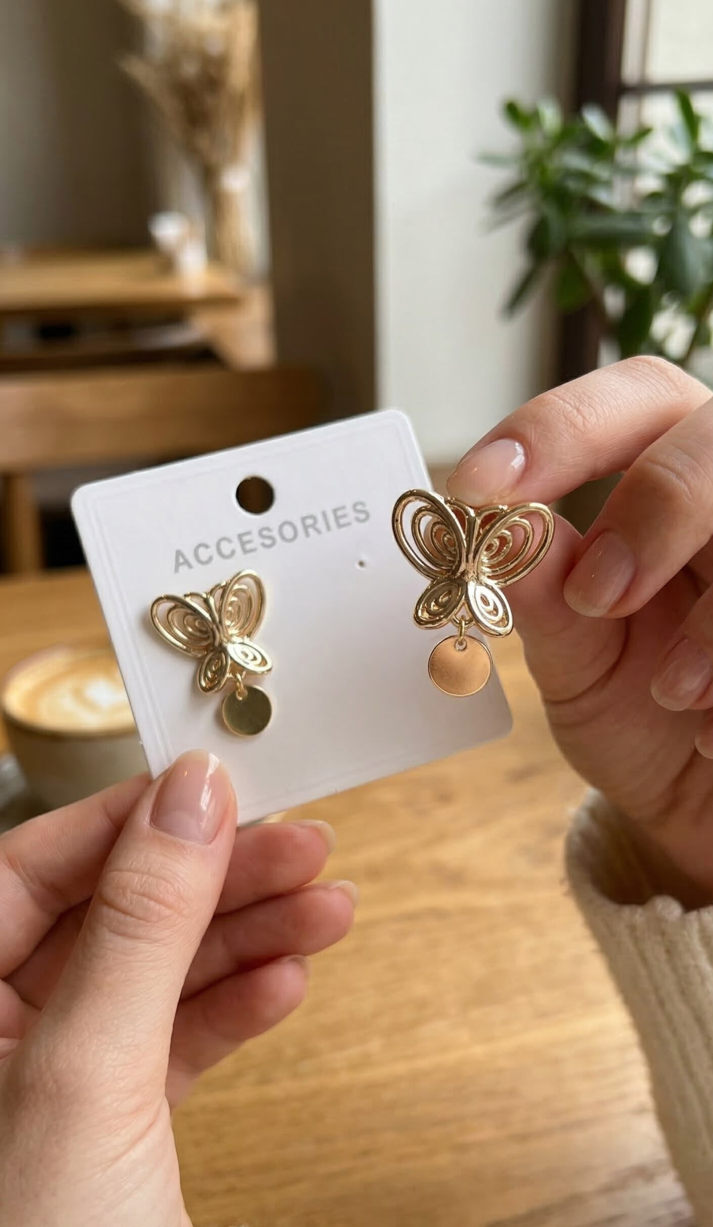 Füsun Küpesi Model Gold Renk Kelebek Model Pirinç Kadın Küpe - Lisinya