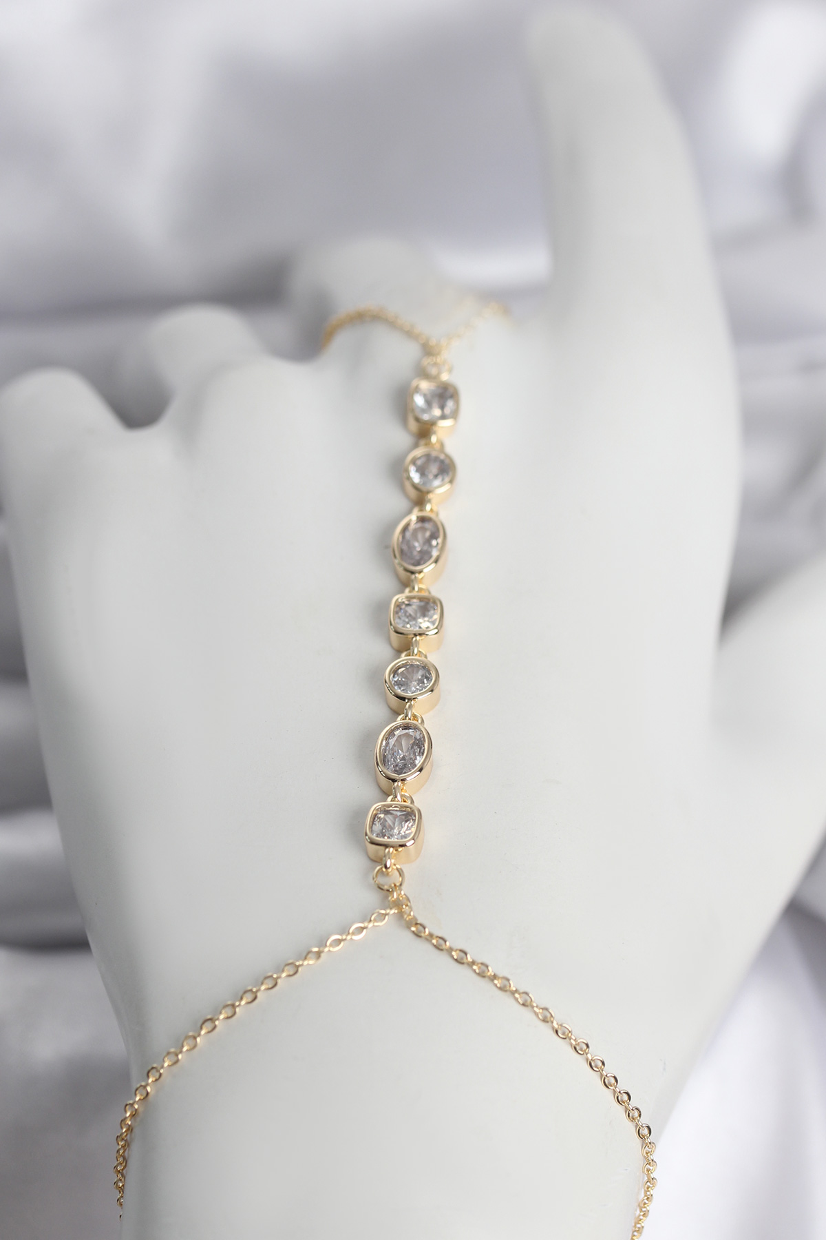 Pirinç Gold Renk Sıralı Zirkon Taşlı Kadın Şahmeran - Lisinya