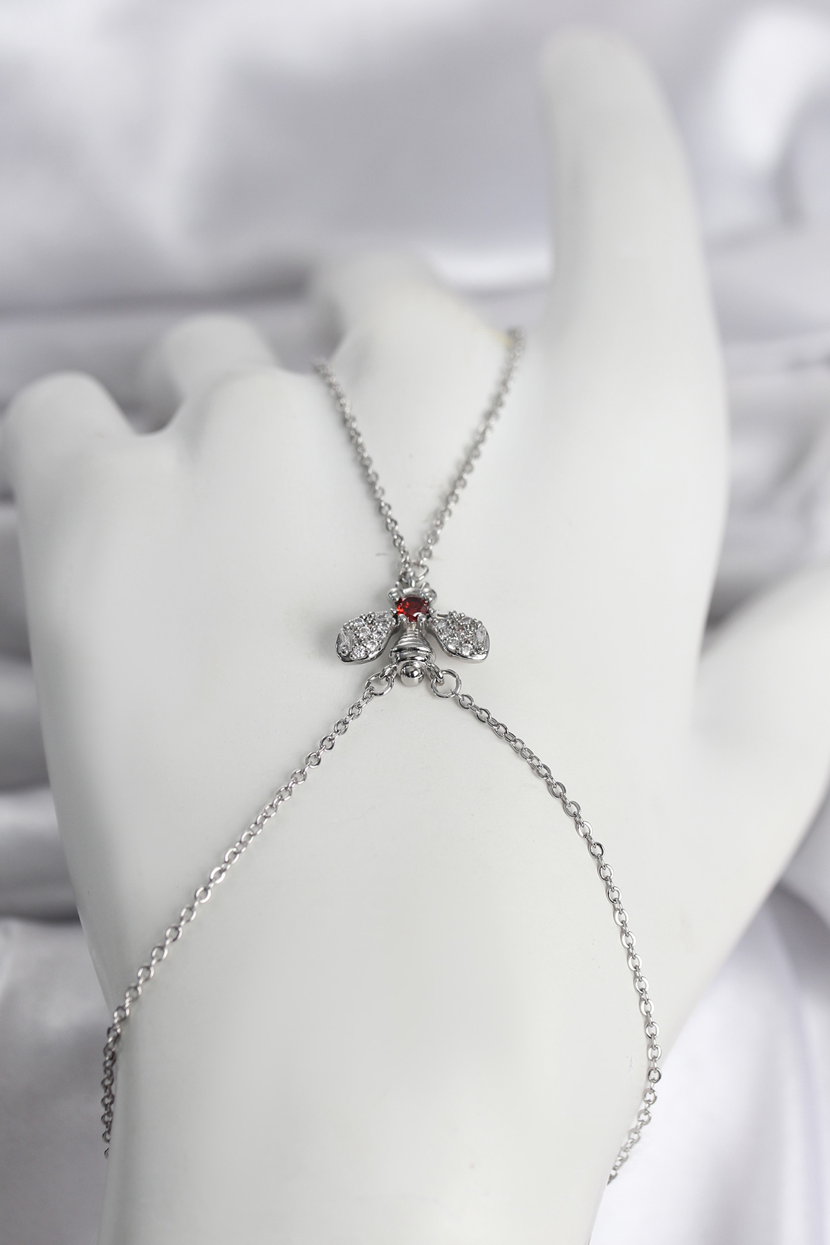 Pirinç Gümüş Renk Sinek Model Kadın Şahmeran - Lisinya