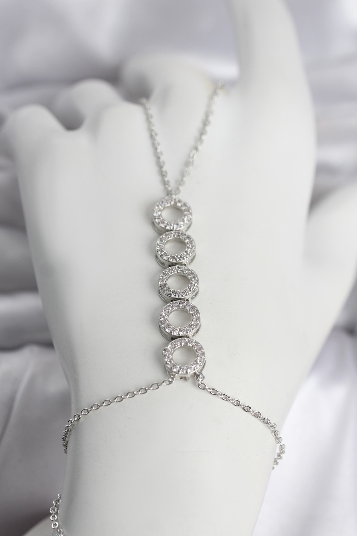 Pirinç Gümüş Renk Zirkon Taşlı Sıralı Halka Model Kadın Şahmeran - Lisinya