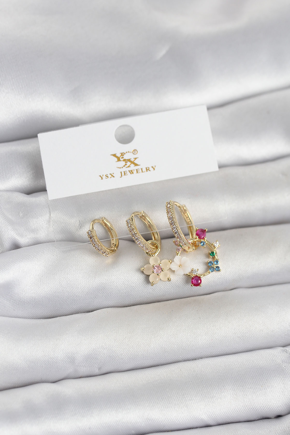 Pirinç Gold Renk Çiçek Model 3'lü Kadın Küpe - Lisinya