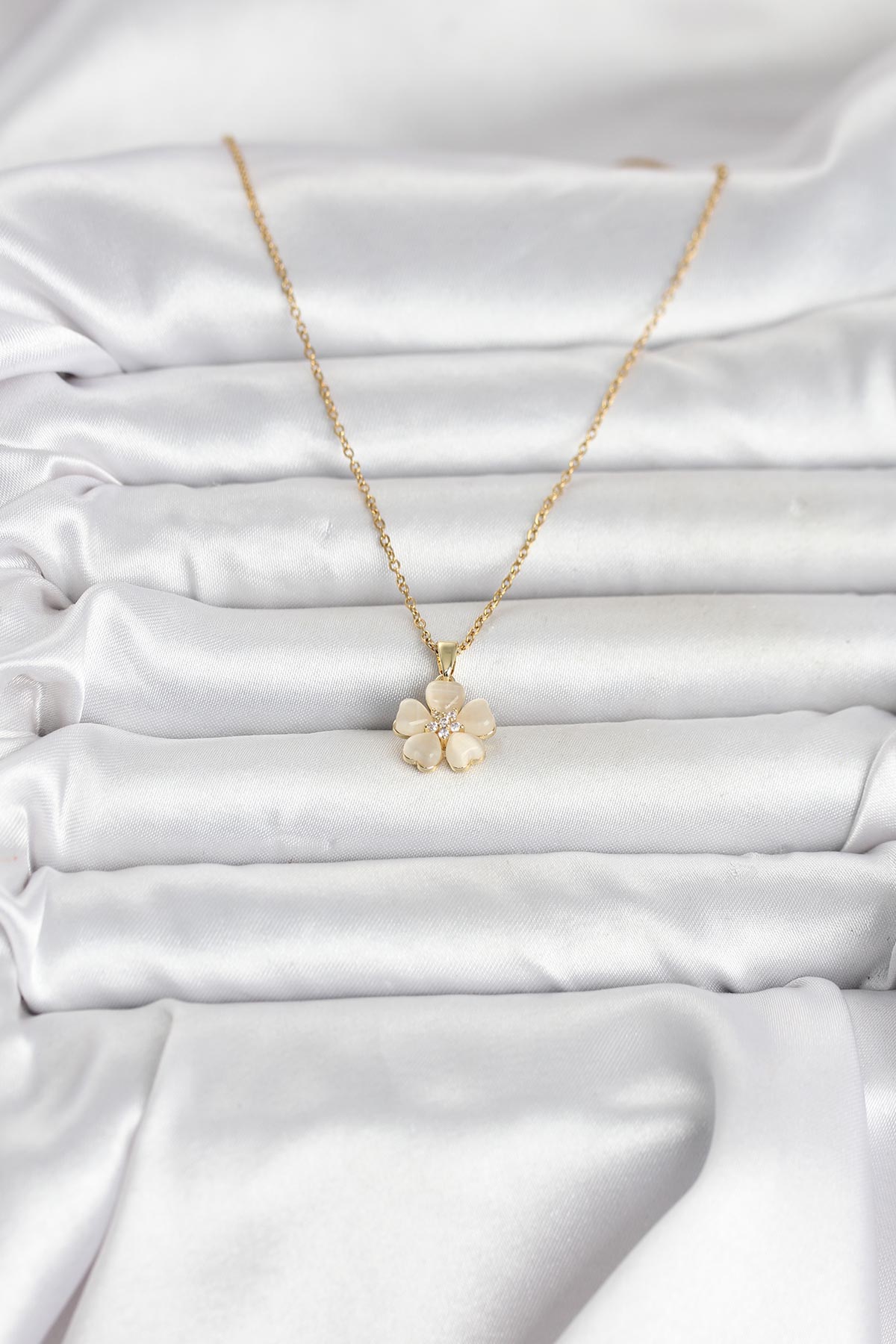 316L Çelik Zincir Gold Renk Yonca Model Kadın Kolye - Lisinya