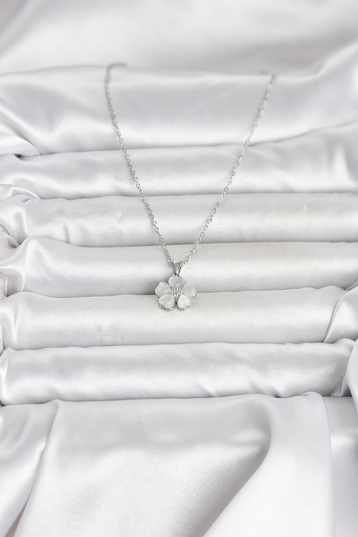 316L Çelik Zincir Gümüş Renk Yonca Model Kadın Kolye - Lisinya