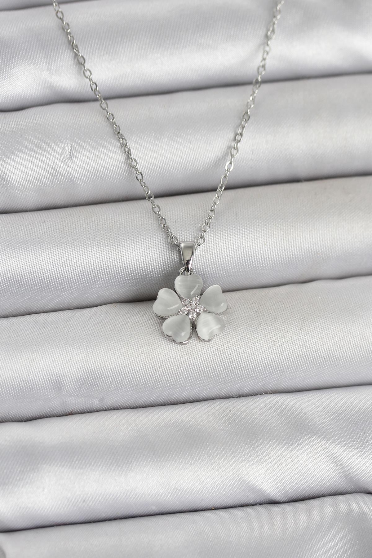 316L Çelik Zincir Gümüş Renk Yonca Model Kadın Kolye - Lisinya