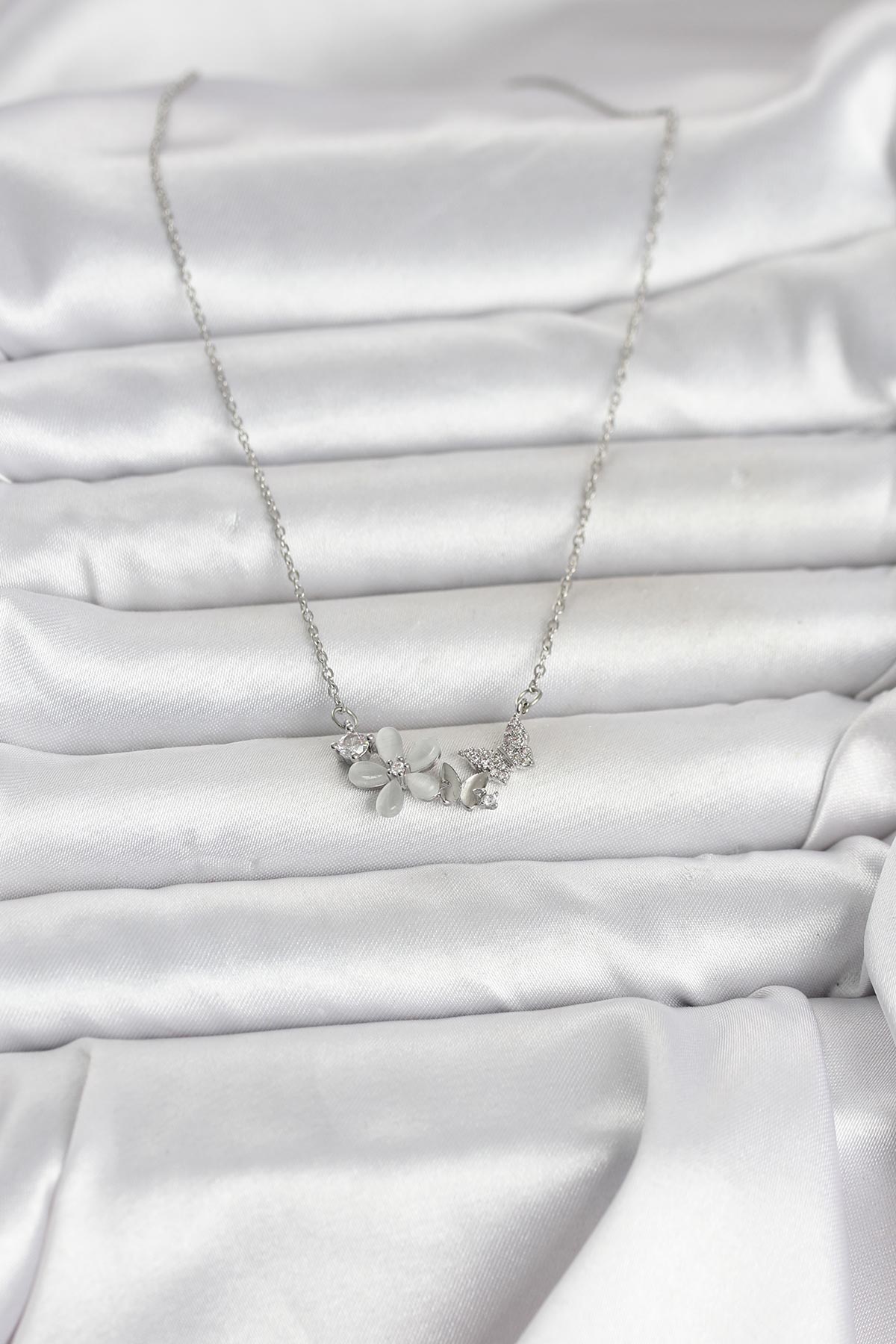 316L Çelik Zincir Gümüş Renk Çiçek ve Kelebek Model Kadın Kolye - Lisinya