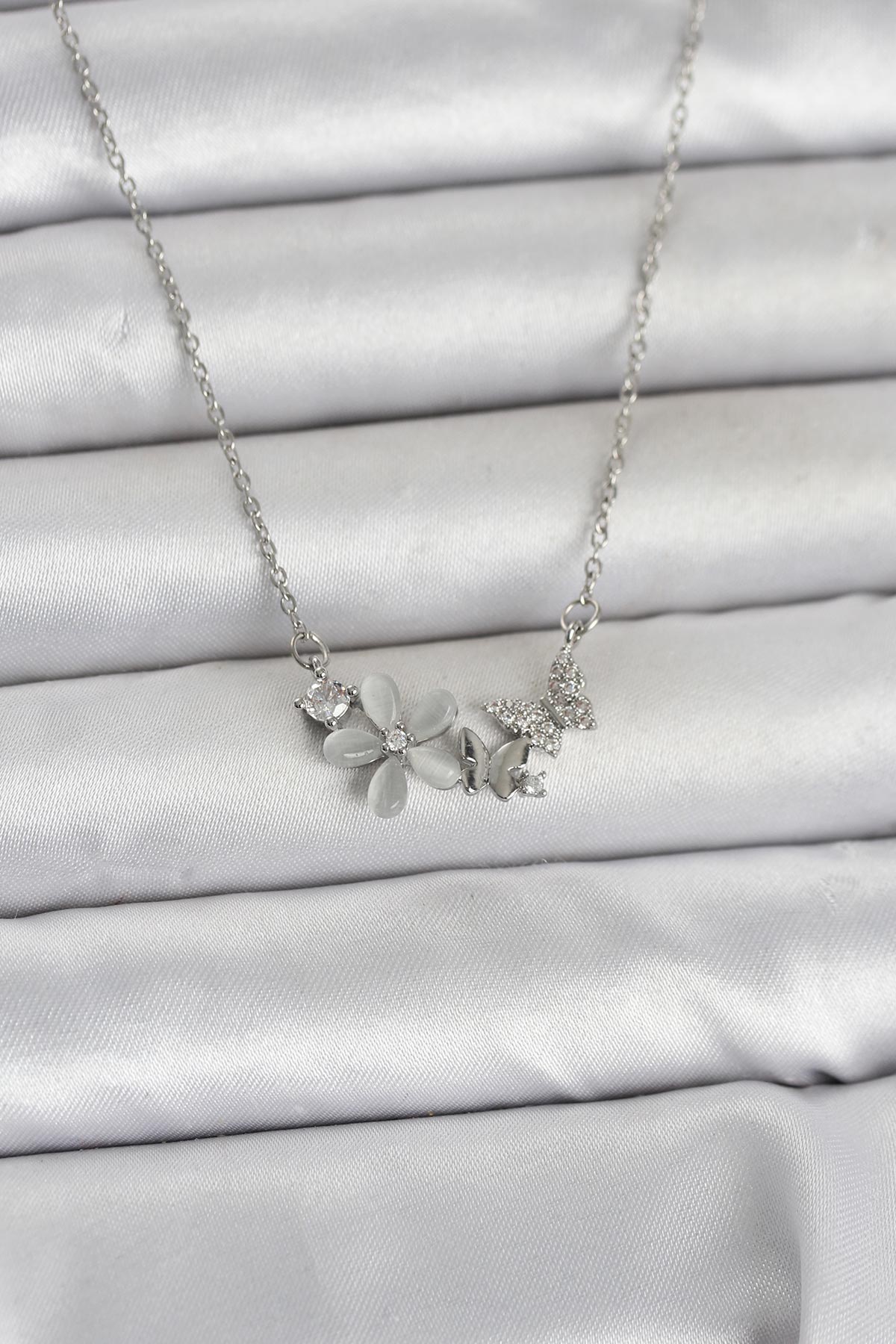 316L Çelik Zincir Gümüş Renk Çiçek ve Kelebek Model Kadın Kolye - Lisinya