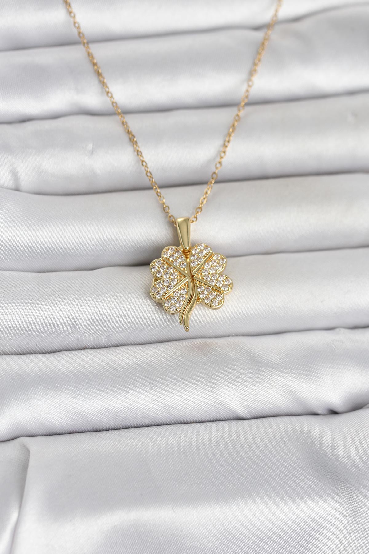 316L Çelik Gold Renk Açılabilir Yonca Model Zirkon Taşlı Kadın Kolye - Lisinya 316L Çelik Gold Renk Açılabilir Yonca Model Zirkon Taşlı Kadın Kolye - Lisinya