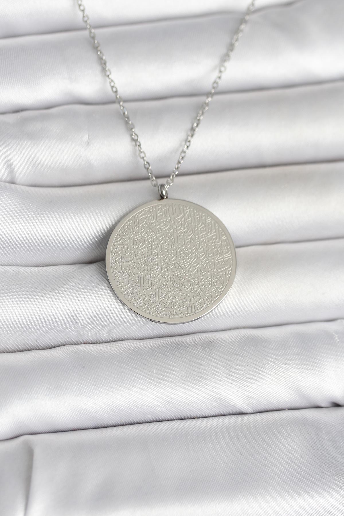 316L Çelik Gümüş Renk Ayetel Kürsi ve Allah Yazılı Kolye - Lisinya