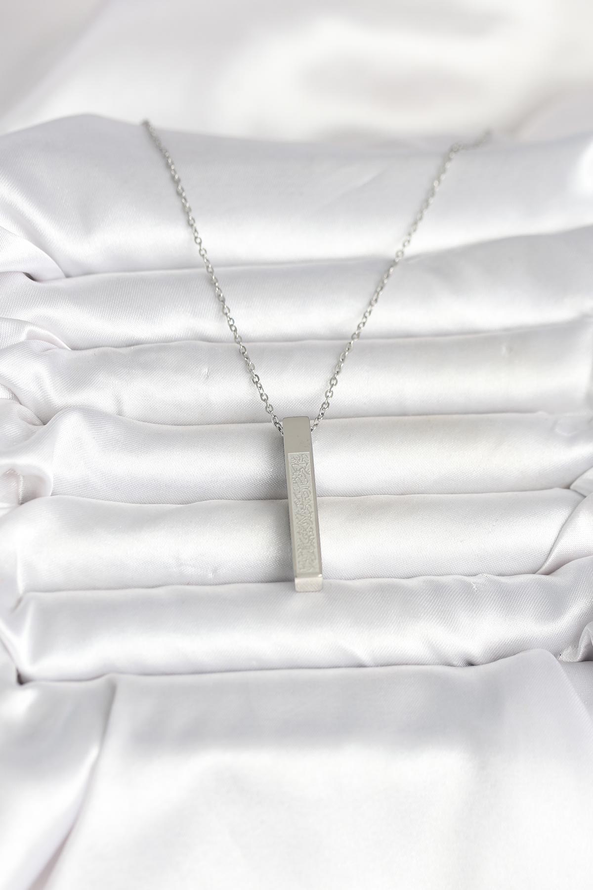 316L Çelik Gümüş Renk Ayetel Kürsi Yazılı Bar Çubuk Kolye - Lisinya