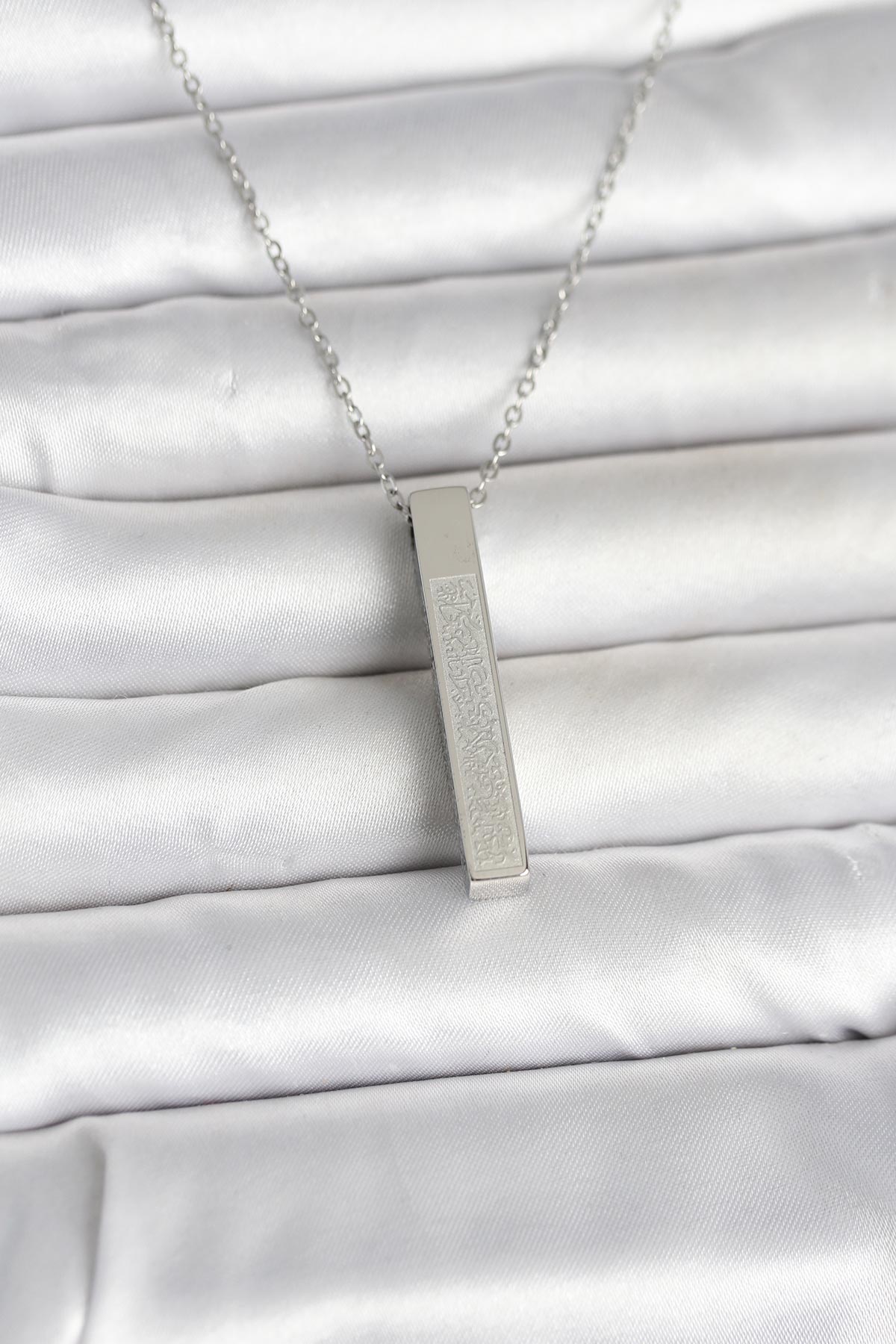 316L Çelik Gümüş Renk Ayetel Kürsi Yazılı Bar Çubuk Kolye - Lisinya