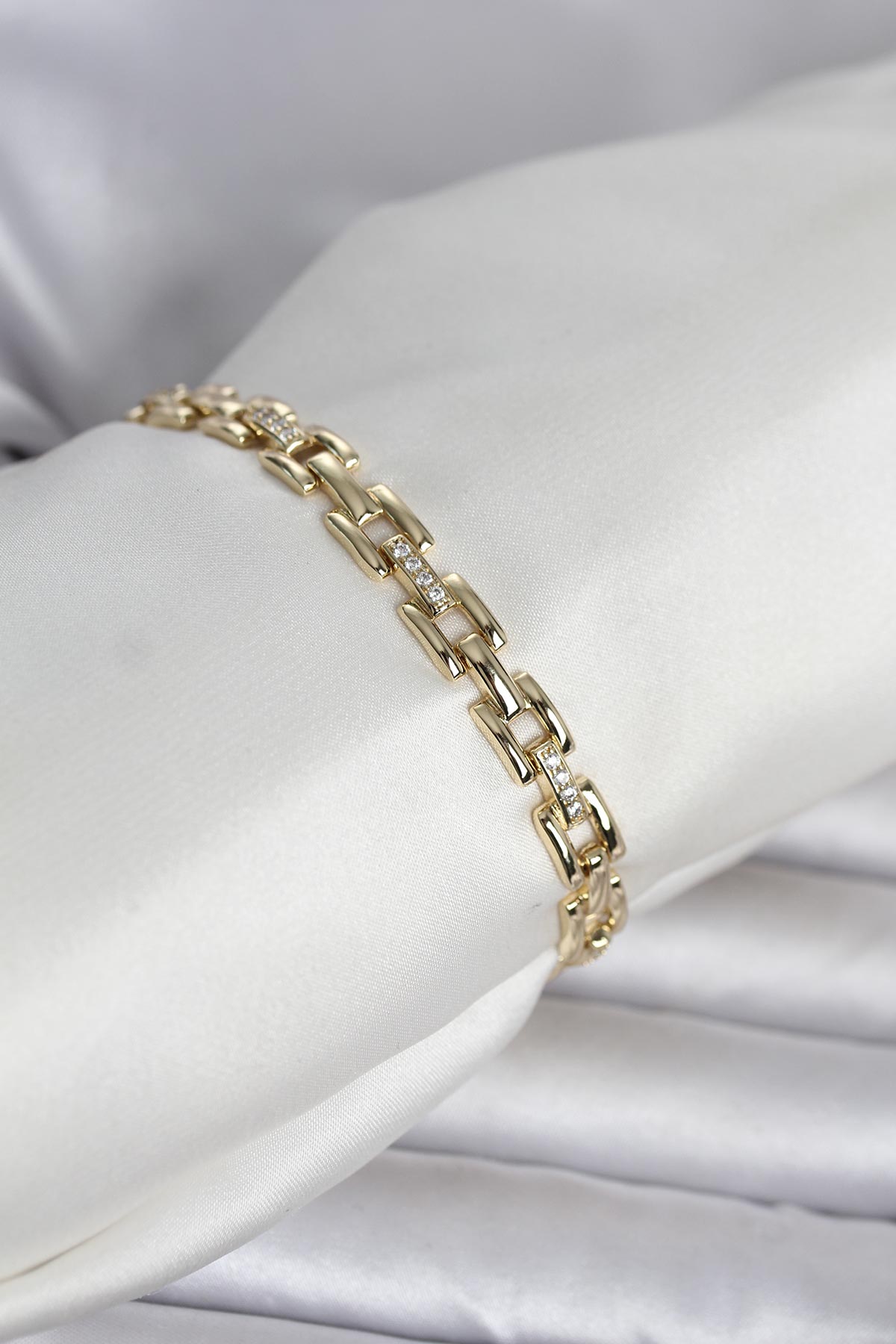 Xuping Zincir Model Gold Renk Kadın Bileklik - Lisinya Xuping Zincir Model Gold Renk Kadın Bileklik - Lisinya