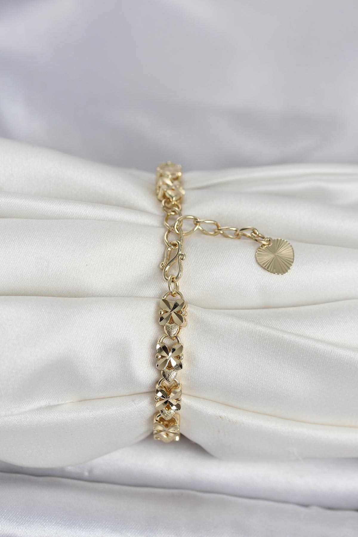 Xuping Kelebek Model Gold Renk Kadın Bileklik - Lisinya Xuping Kelebek Model Gold Renk Kadın Bileklik - Lisinya