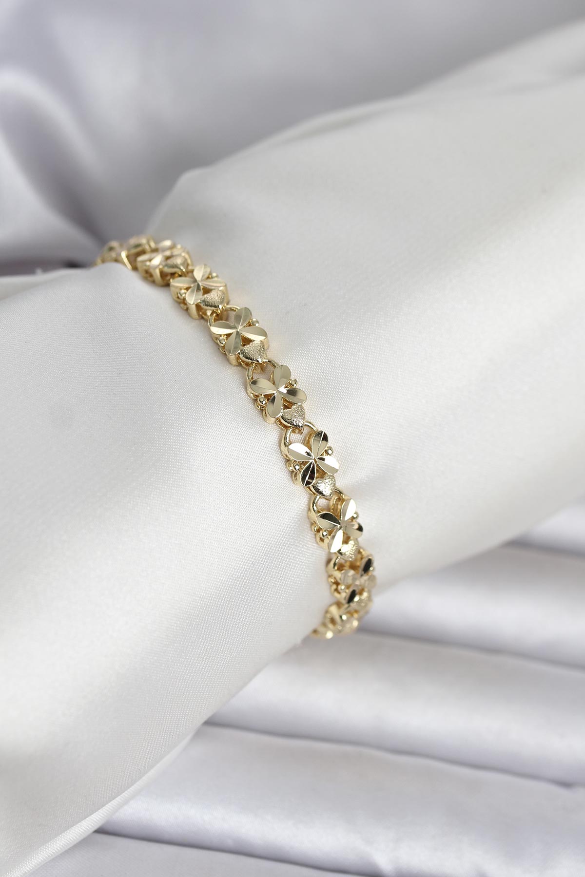Xuping Kelebek Model Gold Renk Kadın Bileklik - Lisinya Xuping Kelebek Model Gold Renk Kadın Bileklik - Lisinya