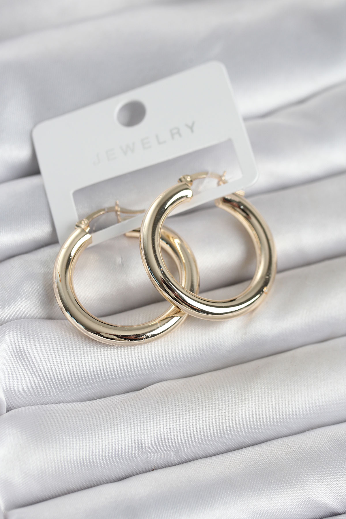 Gold Renk Pirinç Halka 30 mm Kadın Küpe - Lisinya Gold Renk Pirinç Halka 30 mm Kadın Küpe - Lisinya