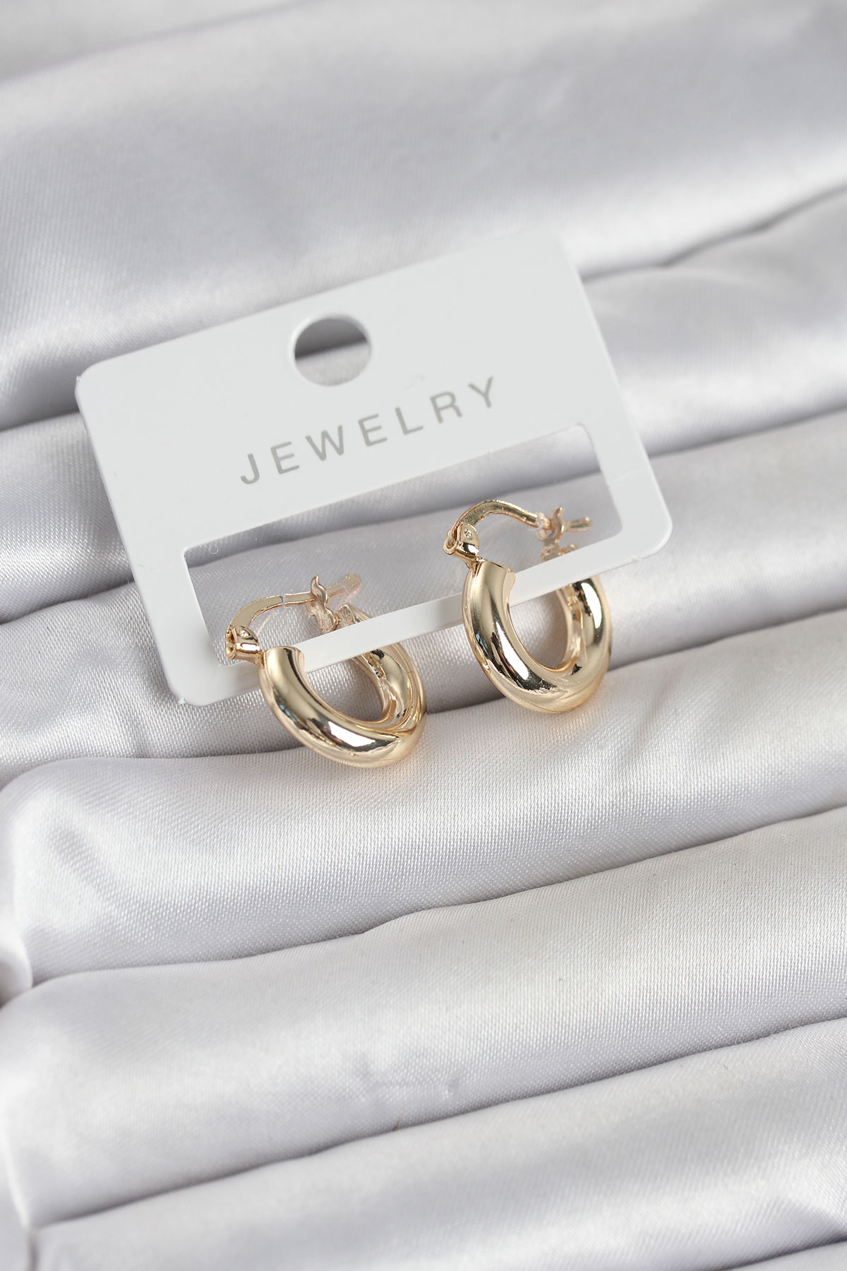 Gold Renk Pirinç Halka 15 mm Kadın Küpe - Lisinya Gold Renk Pirinç Halka 15 mm Kadın Küpe - Lisinya