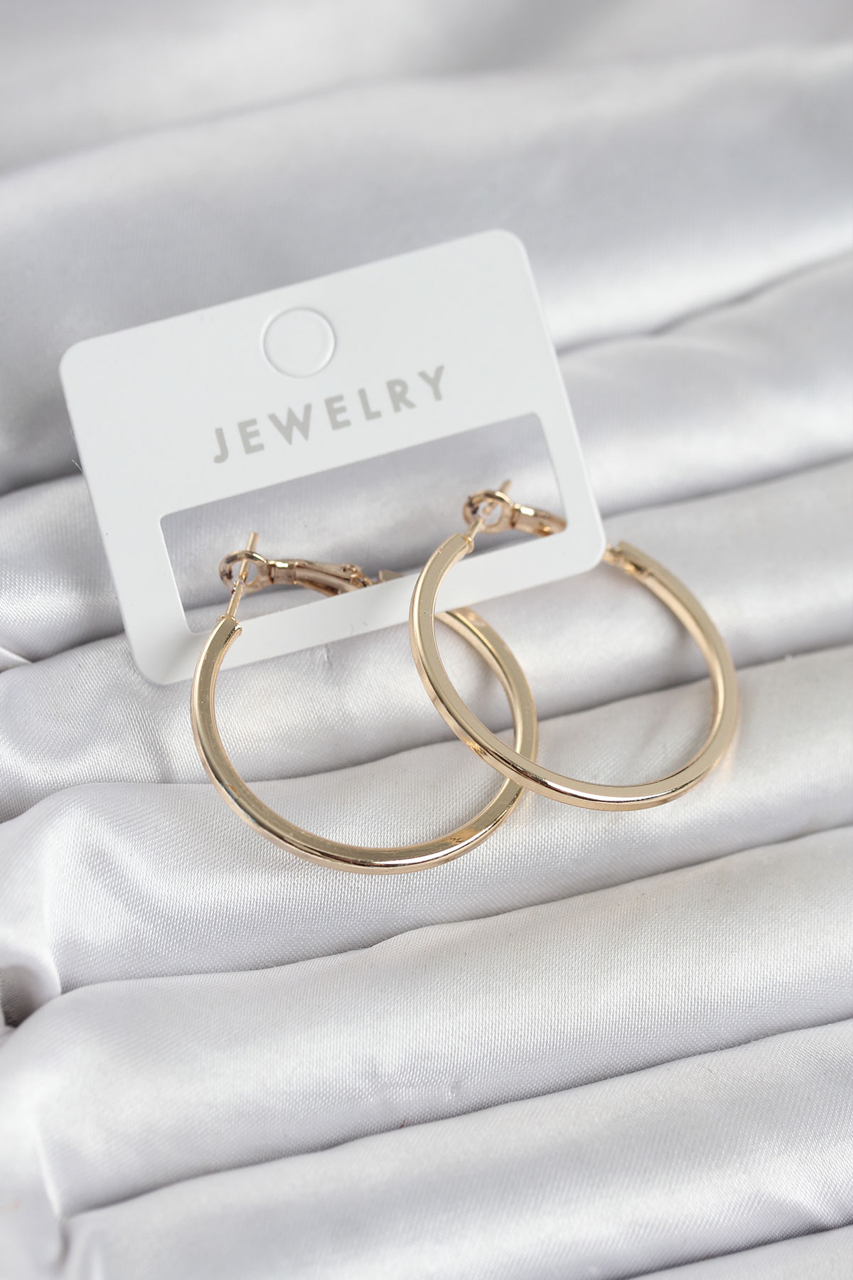 Gold Renk Pirinç Köşeli Kenar Halka 32 mm Kadın Küpe - Lisinya Gold Renk Pirinç Köşeli Kenar Halka 32 mm Kadın Küpe - Lisinya