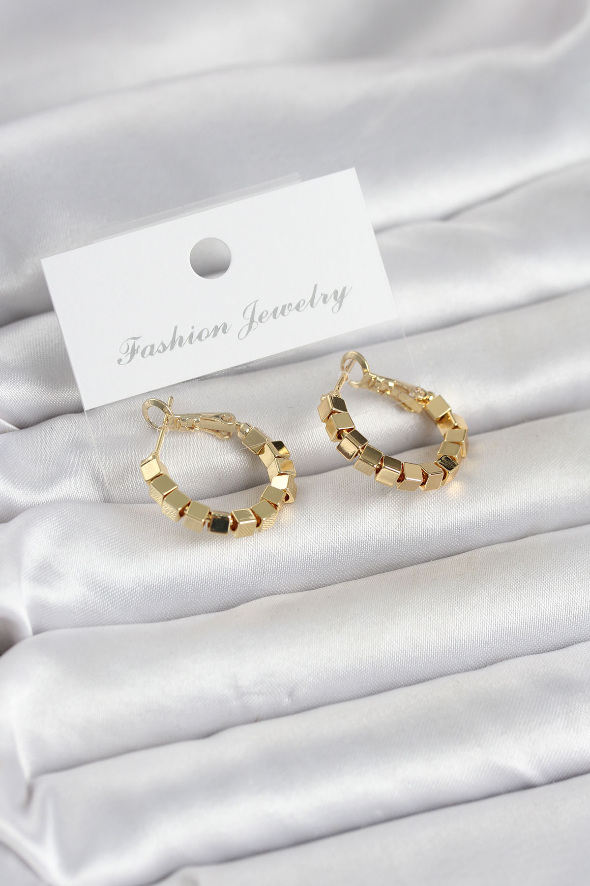 Gold Renk Kare Halka Model Kadın Küpe - Lisinya Gold Renk Kare Halka Model Kadın Küpe - Lisinya