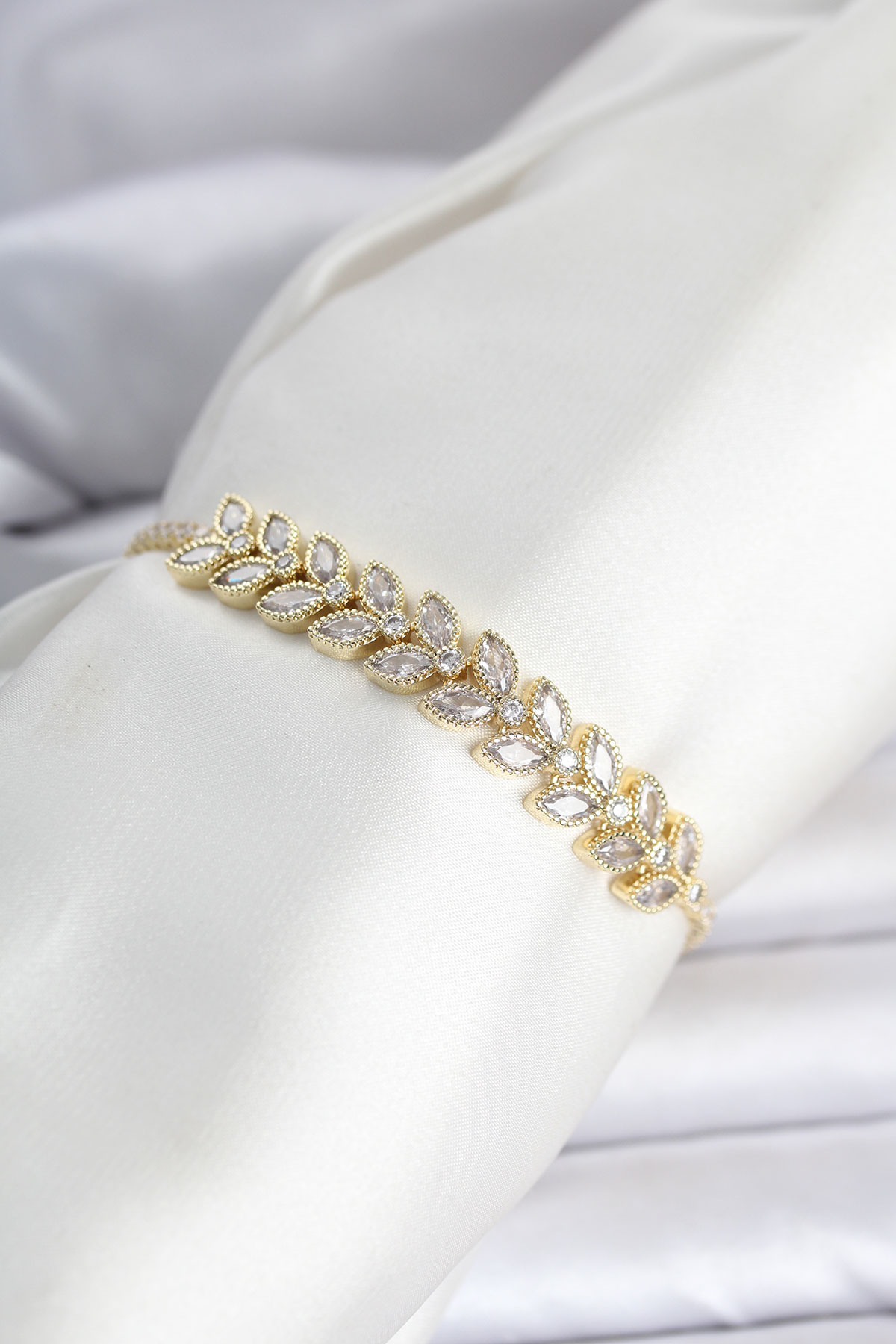 Pirinç Gold Renk Başak Model Su Yolu Kadın Bileklik - Lisinya