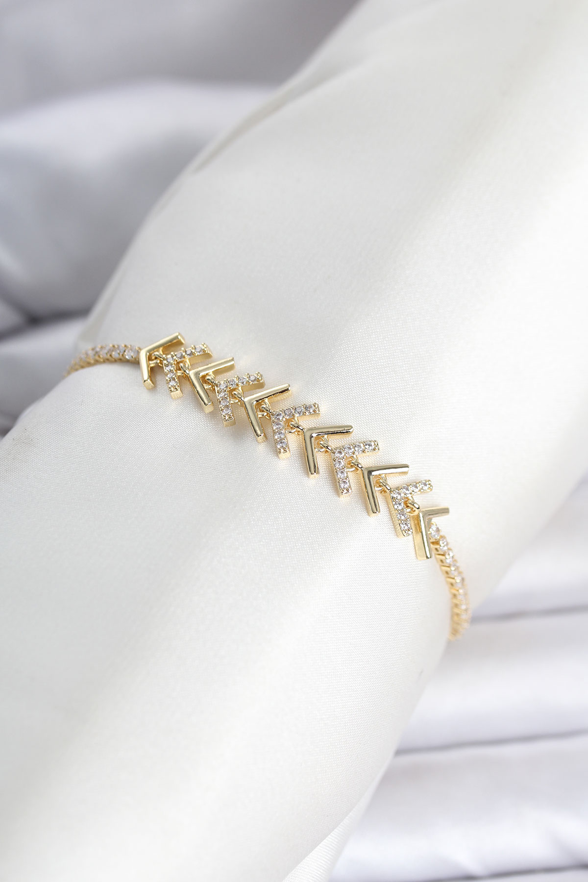 Pirinç Gold Renk Zirkon Taşlı Çavuş Model Su Yolu Kadın Bileklik - Lisinya Pirinç Gold Renk Zirkon Taşlı Çavuş Model Su Yolu Kadın Bileklik - Lisinya