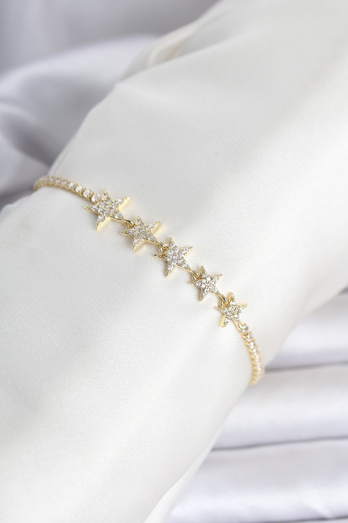 Pirinç Gold Renk Sıralı Yıldız Model Su Yolu Kadın Bileklik - Lisinya Pirinç Gold Renk Sıralı Yıldız Model Su Yolu Kadın Bileklik - Lisinya