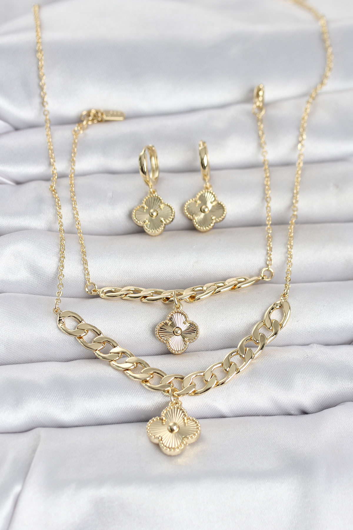 Gold Renk Pirinç Kolye Bileklik ve Küpe Seti - Lisinya Gold Renk Pirinç Kolye Bileklik ve Küpe Seti - Lisinya