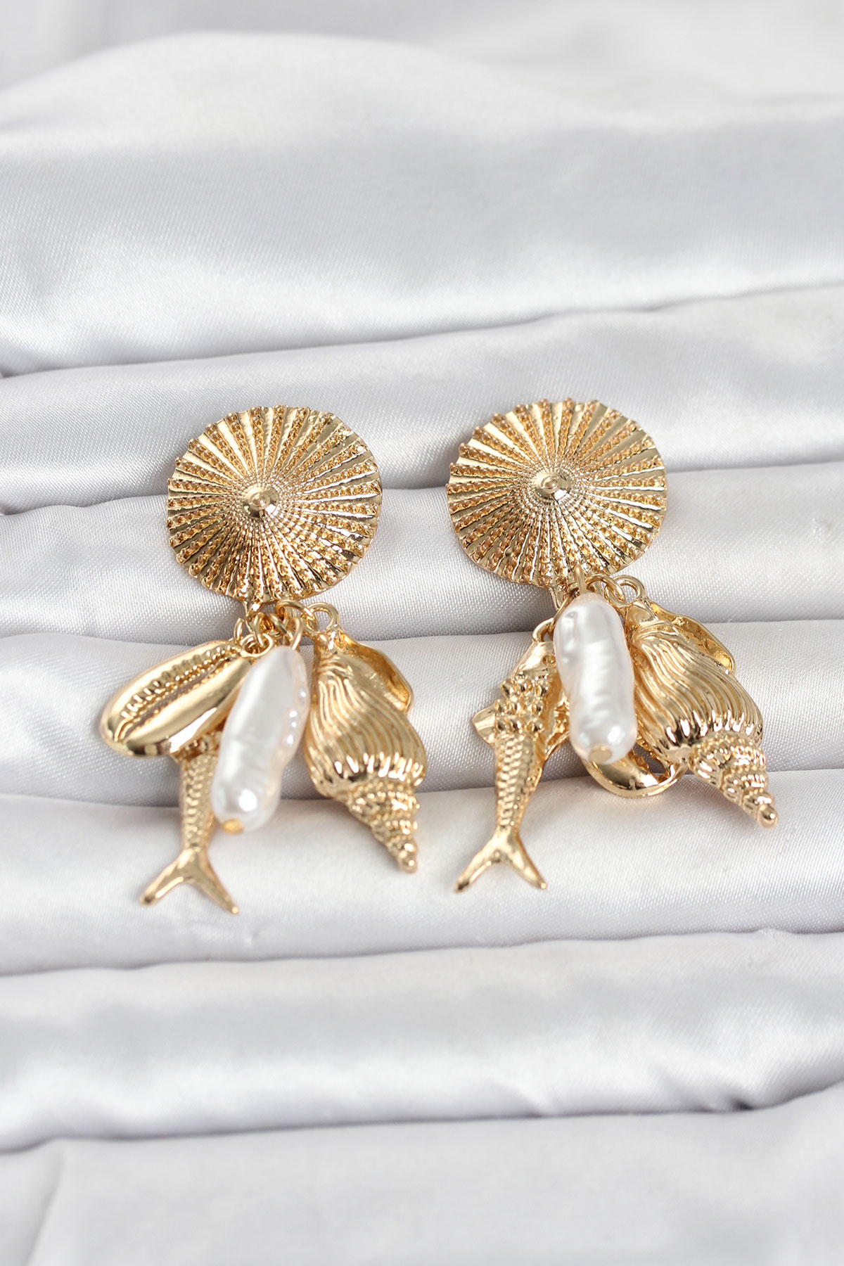Gold Renk Deniz Temalı Vintage Kadın Küpe - Lisinya Gold Renk Deniz Temalı Vintage Kadın Küpe - Lisinya