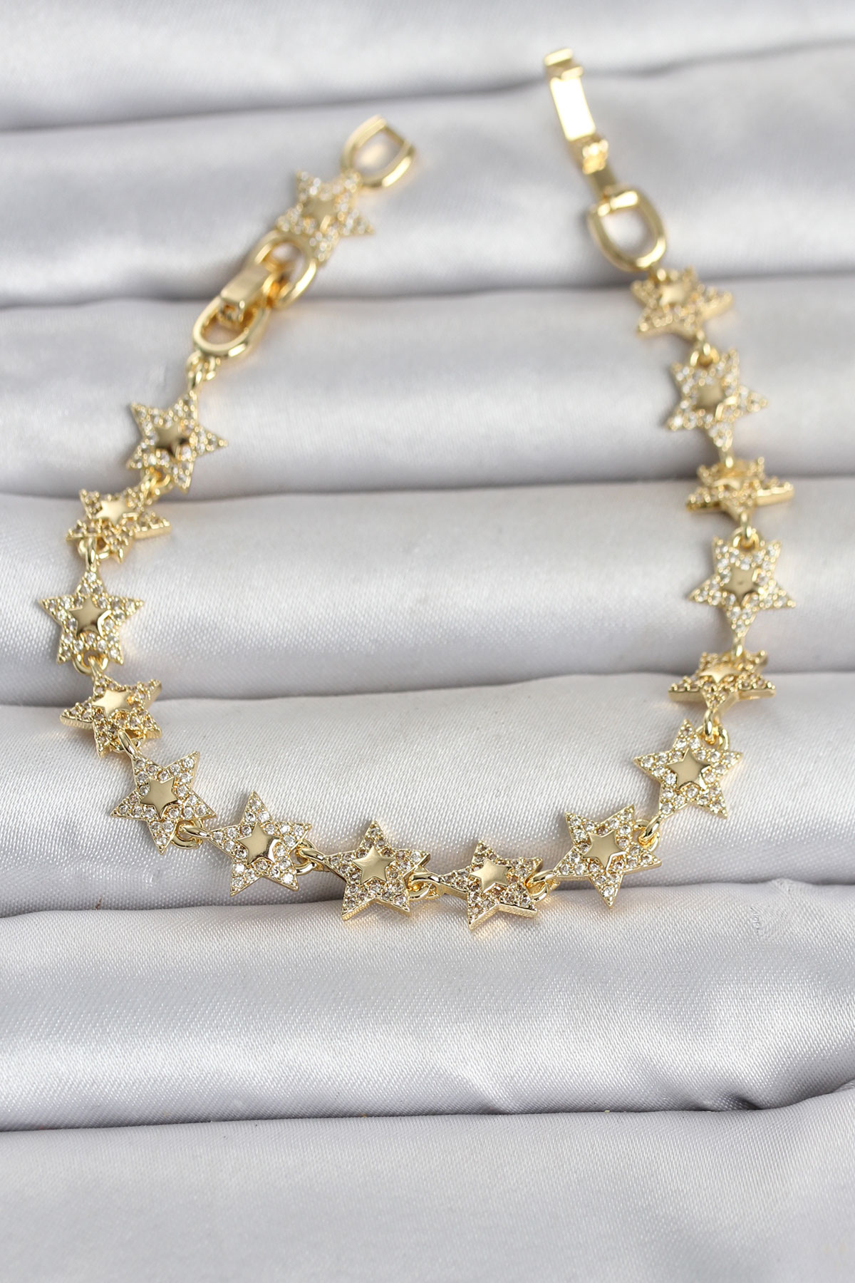 Sıralı Yıldız Model Zirkon Taşlı Gold Renk Pirinç Kadın Bileklik - Lisinya