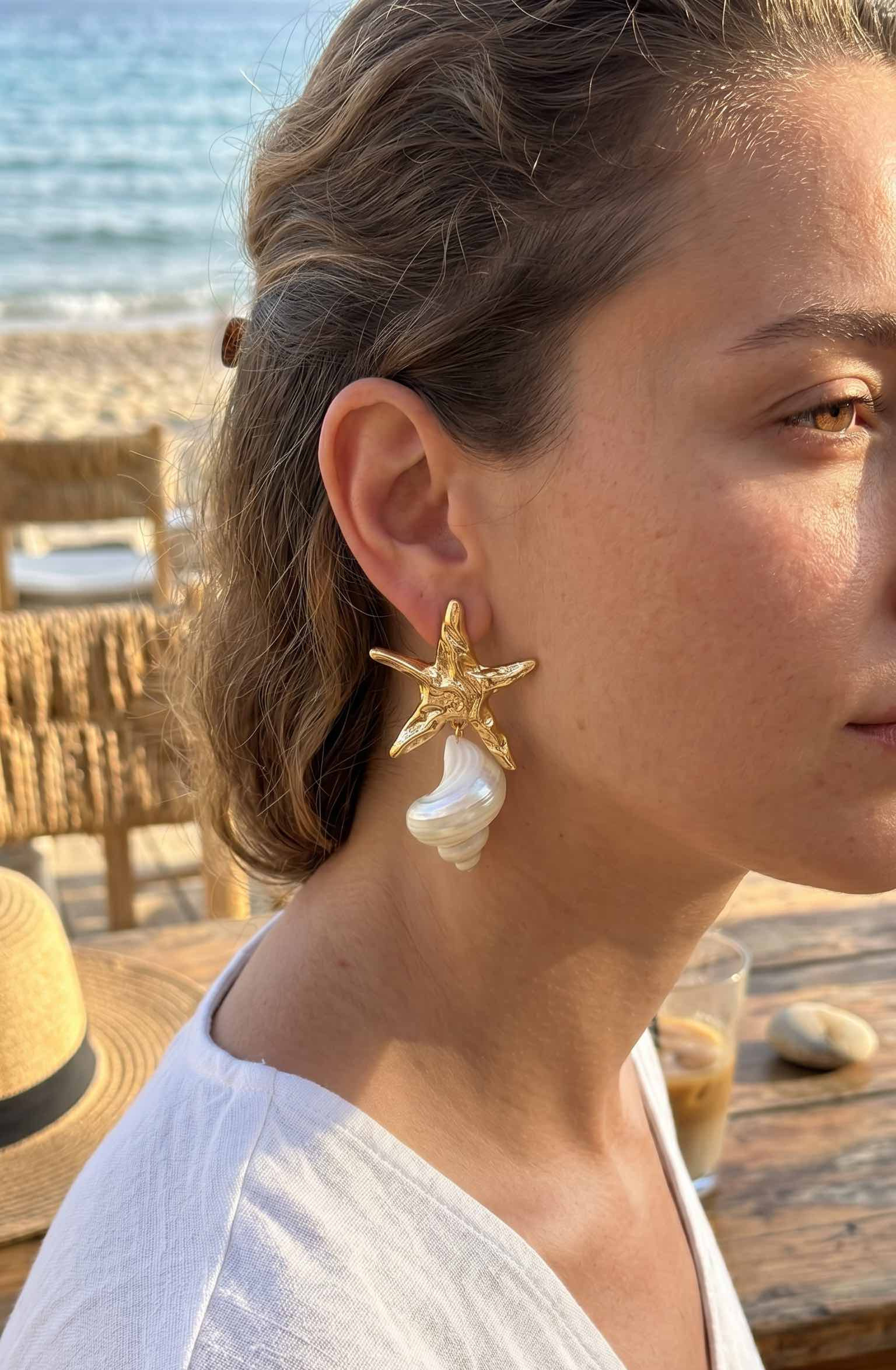 Doğal Deniz Kabuğu ve Gold Renk Yıldız Model Kadın Küpe - Lisinya Doğal Deniz Kabuğu ve Gold Renk Yıldız Model Kadın Küpe - Lisinya