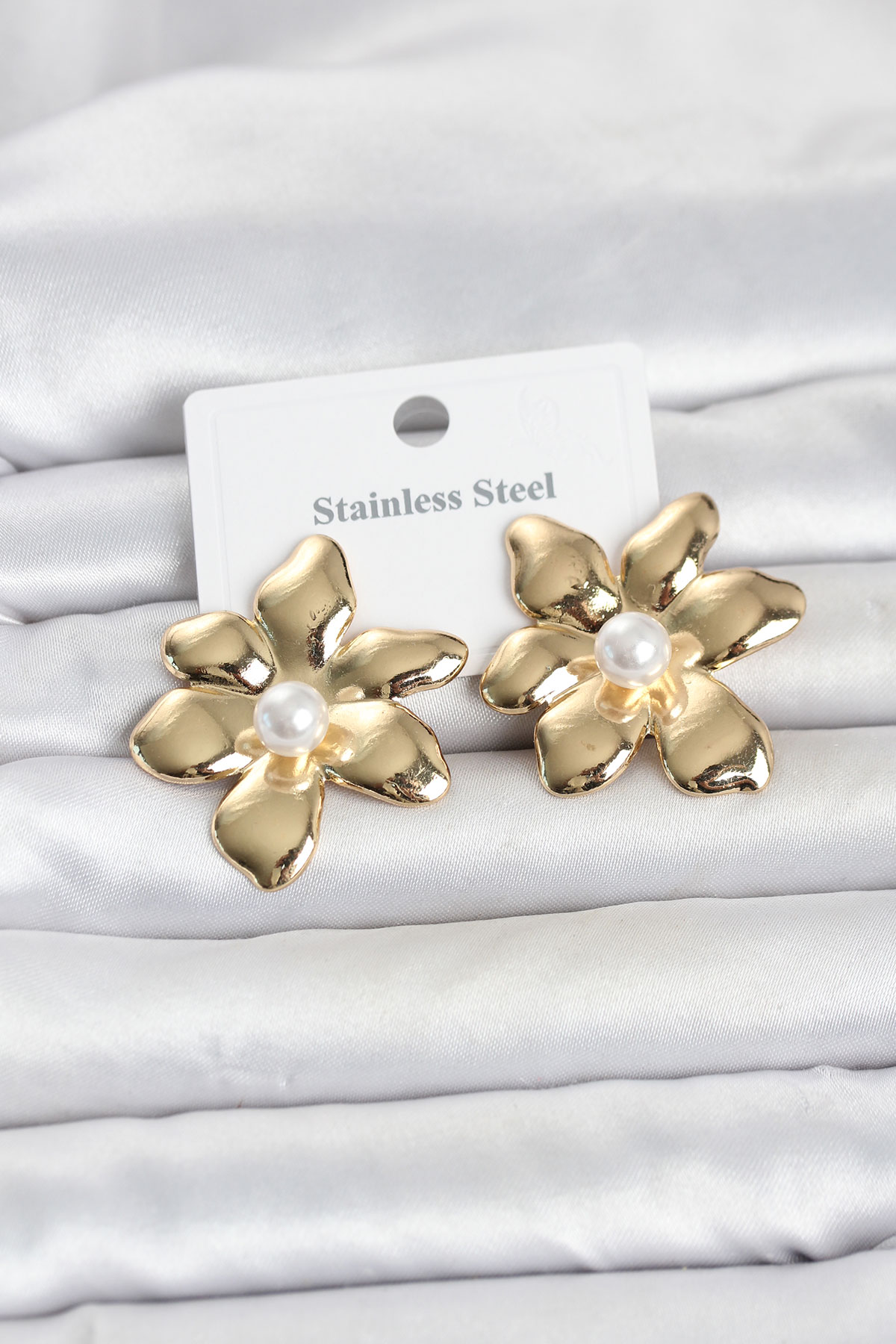 316L Çelik Gold Renk İncili Lotus Model Kadın Küpe - Lisinya 316L Çelik Gold Renk İncili Lotus Model Kadın Küpe - Lisinya