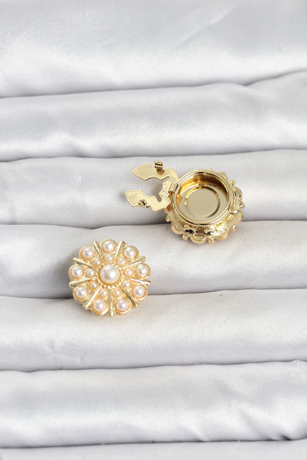 Vintage Model Gold Renk Düğme veya Manşet Broşu - Lisinya