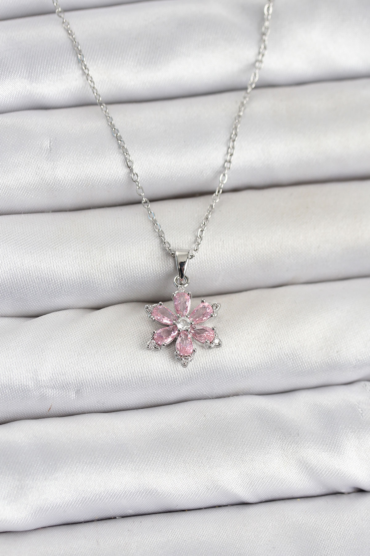 316L Çelik Zincir Gümüş Renk Pembe Zirkon Taşlı Lotus Model Kadın Kolye - Lisinya 316L Çelik Zincir Gümüş Renk Pembe Zirkon Taşlı Lotus Model Kadın Kolye - Lisinya