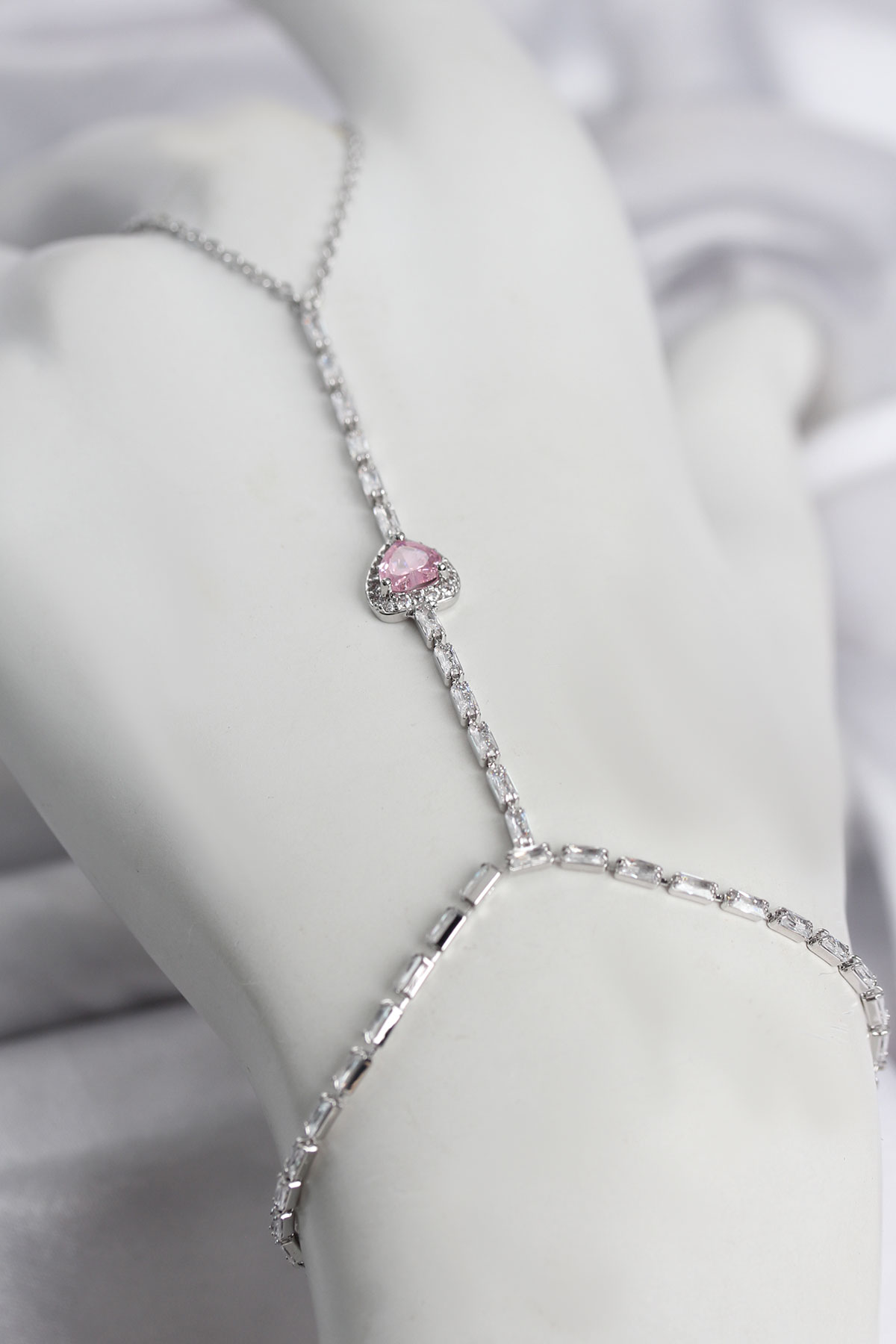 Gümüş Renk Pirinç Zirkon Taşlı Pembe Kalp Model Şahmeran - Lisinya Gümüş Renk Pirinç Zirkon Taşlı Pembe Kalp Model Şahmeran - Lisinya