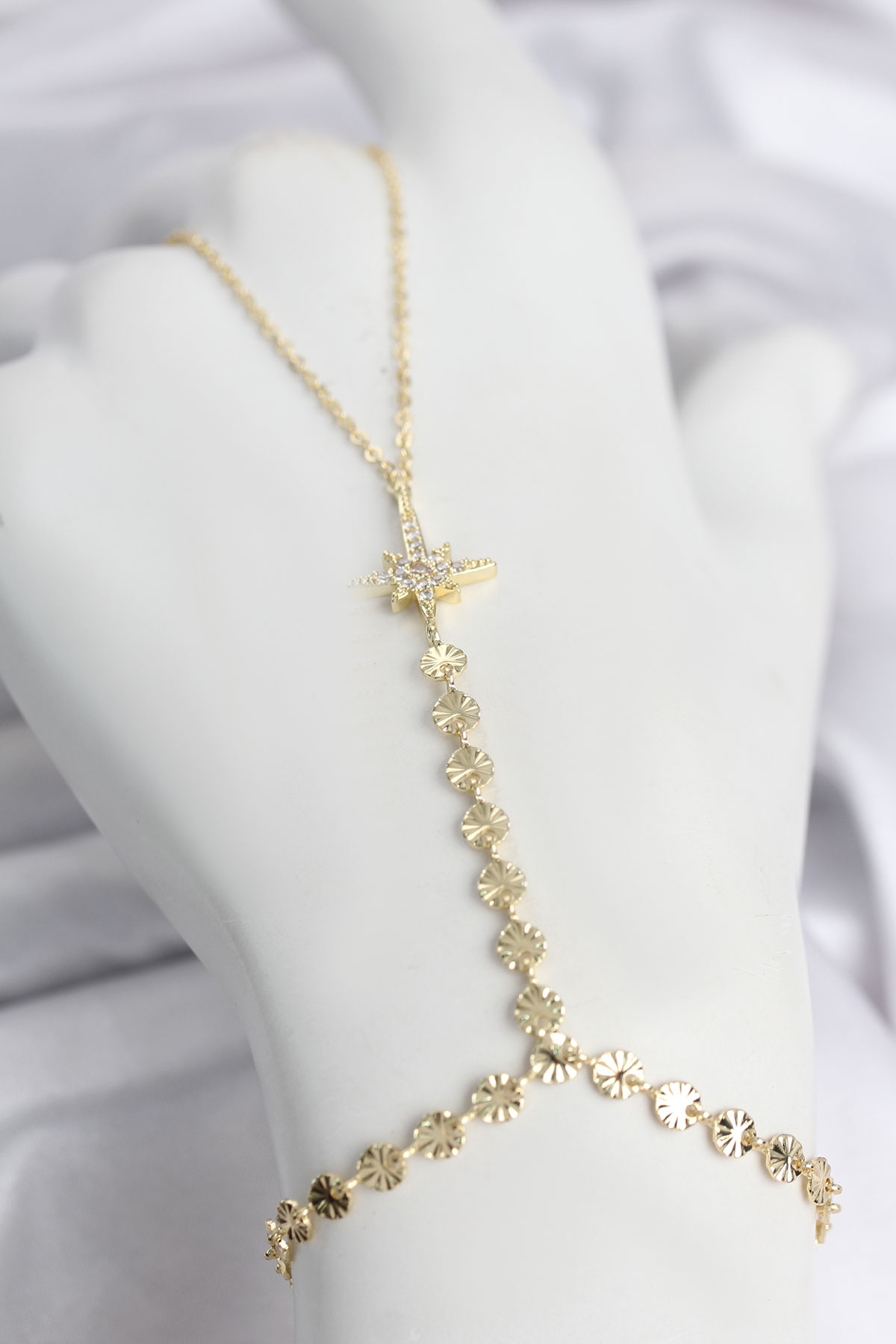 Gold Renk Pirinç Kutup Yıldızı Zirkon Taşlı Şahmeran - Lisinya Gold Renk Pirinç Kutup Yıldızı Zirkon Taşlı Şahmeran - Lisinya